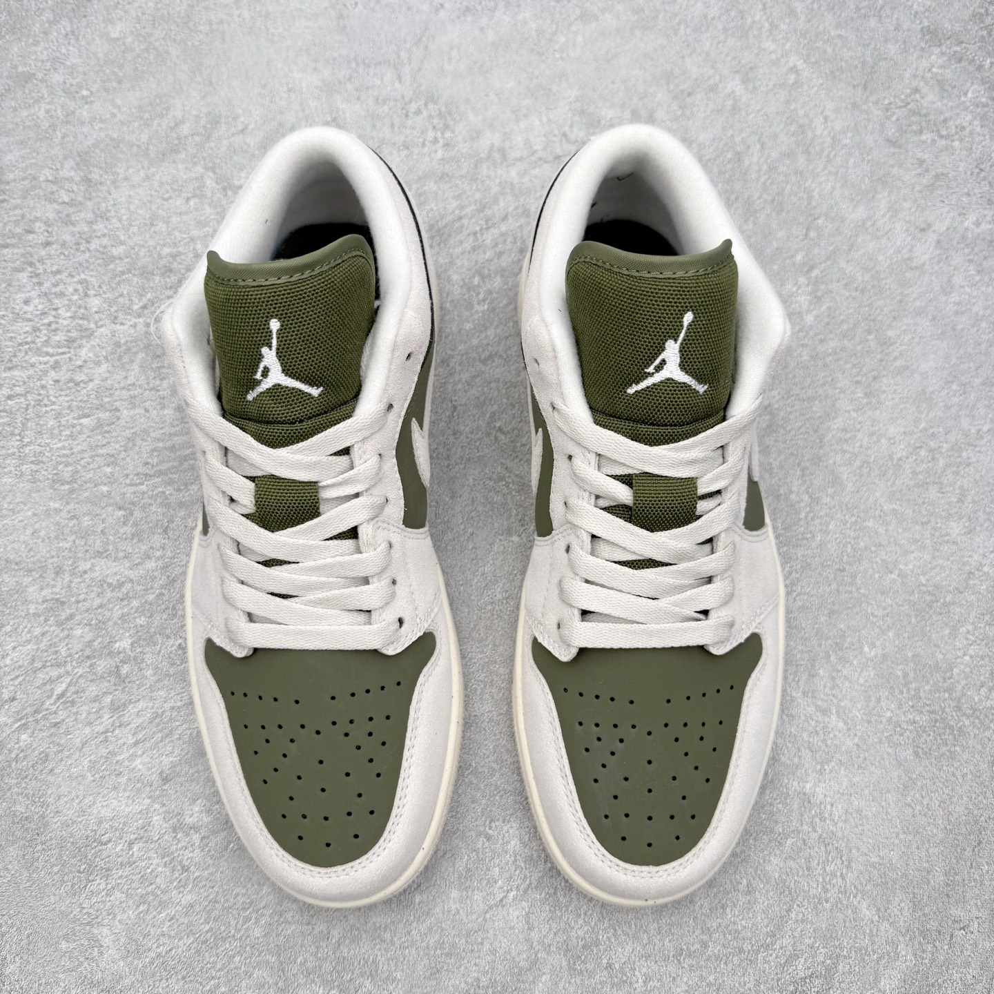 图片[2]-＃MG版 Air Jordan AJ1 Low 低帮系列 超性价比单品 平台直播间特供 百分百全新货品 零氧化发霉 给足利润空间操作 超乎所想的高性价比 原装楦头纸板开发 完美鞋型 超高清洁度 鞋型不臃肿别扭 原厂内置全掌气垫 A模大底 鞋舌AJ原厂专用牛津布 AJ专用反口珍珠布 原厂无杂质高弹内里海棉 特殊封边弹力鞋带 原鞋开模 拒绝公底 购置公司同步原材料 都有细节原汁原味 忠于原版 尺码：36 36.5 37.5 38 38.5 39 40 40.5 41 42 42.5 43 44 44.5 45 46-选品中心