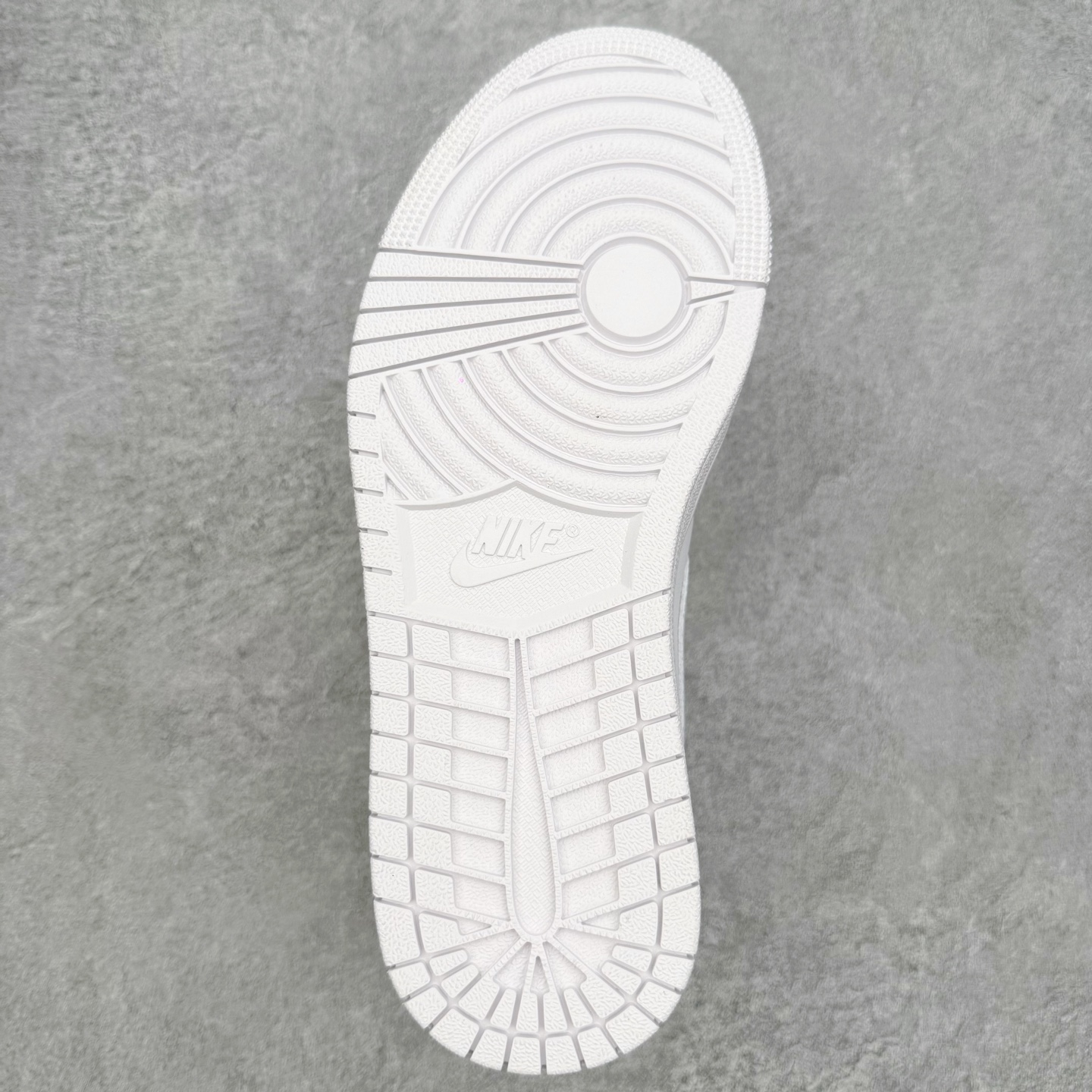 图片[9]-＃MG版 Air Jordan AJ1 Low 低帮系列 超性价比单品 平台直播间特供 百分百全新货品 零氧化发霉 给足利润空间操作 超乎所想的高性价比 原装楦头纸板开发 完美鞋型 超高清洁度 鞋型不臃肿别扭 原厂内置全掌气垫 A模大底 鞋舌AJ原厂专用牛津布 AJ专用反口珍珠布 原厂无杂质高弹内里海棉 特殊封边弹力鞋带 原鞋开模 拒绝公底 购置公司同步原材料 都有细节原汁原味 忠于原版 尺码：36 36.5 37.5 38 38.5 39 40 40.5 41 42 42.5 43 44 44.5 45 46-选品中心
