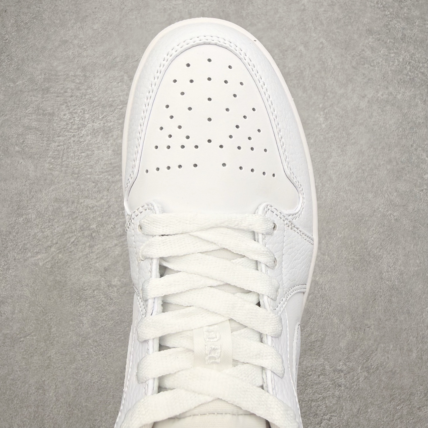 图片[4]-＃MG版 Air Jordan AJ1 Low 低帮系列 超性价比单品 平台直播间特供 百分百全新货品 零氧化发霉 给足利润空间操作 超乎所想的高性价比 原装楦头纸板开发 完美鞋型 超高清洁度 鞋型不臃肿别扭 原厂内置全掌气垫 A模大底 鞋舌AJ原厂专用牛津布 AJ专用反口珍珠布 原厂无杂质高弹内里海棉 特殊封边弹力鞋带 原鞋开模 拒绝公底 购置公司同步原材料 都有细节原汁原味 忠于原版 尺码：36 36.5 37.5 38 38.5 39 40 40.5 41 42 42.5 43 44 44.5 45 46-选品中心