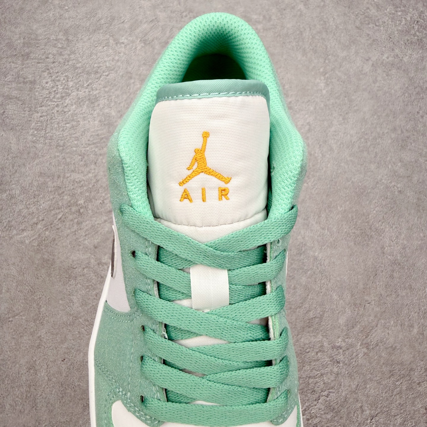 图片[5]-＃MG版 Air Jordan AJ1 Low 低帮系列 超性价比单品 平台直播间特供 百分百全新货品 零氧化发霉 给足利润空间操作 超乎所想的高性价比 原装楦头纸板开发 完美鞋型 超高清洁度 鞋型不臃肿别扭 原厂内置全掌气垫 A模大底 鞋舌AJ原厂专用牛津布 AJ专用反口珍珠布 原厂无杂质高弹内里海棉 特殊封边弹力鞋带 原鞋开模 拒绝公底 购置公司同步原材料 都有细节原汁原味 忠于原版 尺码：36 36.5 37.5 38 38.5 39 40 40.5 41 42 42.5 43 44 44.5 45 46-选品中心