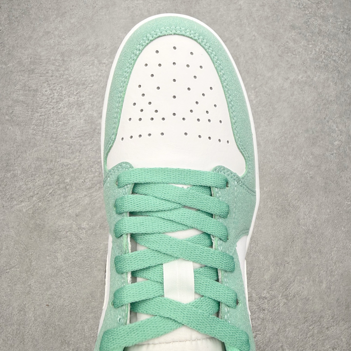 图片[4]-＃MG版 Air Jordan AJ1 Low 低帮系列 超性价比单品 平台直播间特供 百分百全新货品 零氧化发霉 给足利润空间操作 超乎所想的高性价比 原装楦头纸板开发 完美鞋型 超高清洁度 鞋型不臃肿别扭 原厂内置全掌气垫 A模大底 鞋舌AJ原厂专用牛津布 AJ专用反口珍珠布 原厂无杂质高弹内里海棉 特殊封边弹力鞋带 原鞋开模 拒绝公底 购置公司同步原材料 都有细节原汁原味 忠于原版 尺码：36 36.5 37.5 38 38.5 39 40 40.5 41 42 42.5 43 44 44.5 45 46-选品中心