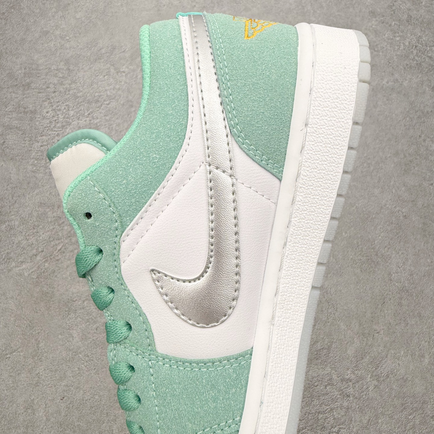 图片[7]-＃MG版 Air Jordan AJ1 Low 低帮系列 超性价比单品 平台直播间特供 百分百全新货品 零氧化发霉 给足利润空间操作 超乎所想的高性价比 原装楦头纸板开发 完美鞋型 超高清洁度 鞋型不臃肿别扭 原厂内置全掌气垫 A模大底 鞋舌AJ原厂专用牛津布 AJ专用反口珍珠布 原厂无杂质高弹内里海棉 特殊封边弹力鞋带 原鞋开模 拒绝公底 购置公司同步原材料 都有细节原汁原味 忠于原版 尺码：36 36.5 37.5 38 38.5 39 40 40.5 41 42 42.5 43 44 44.5 45 46-选品中心