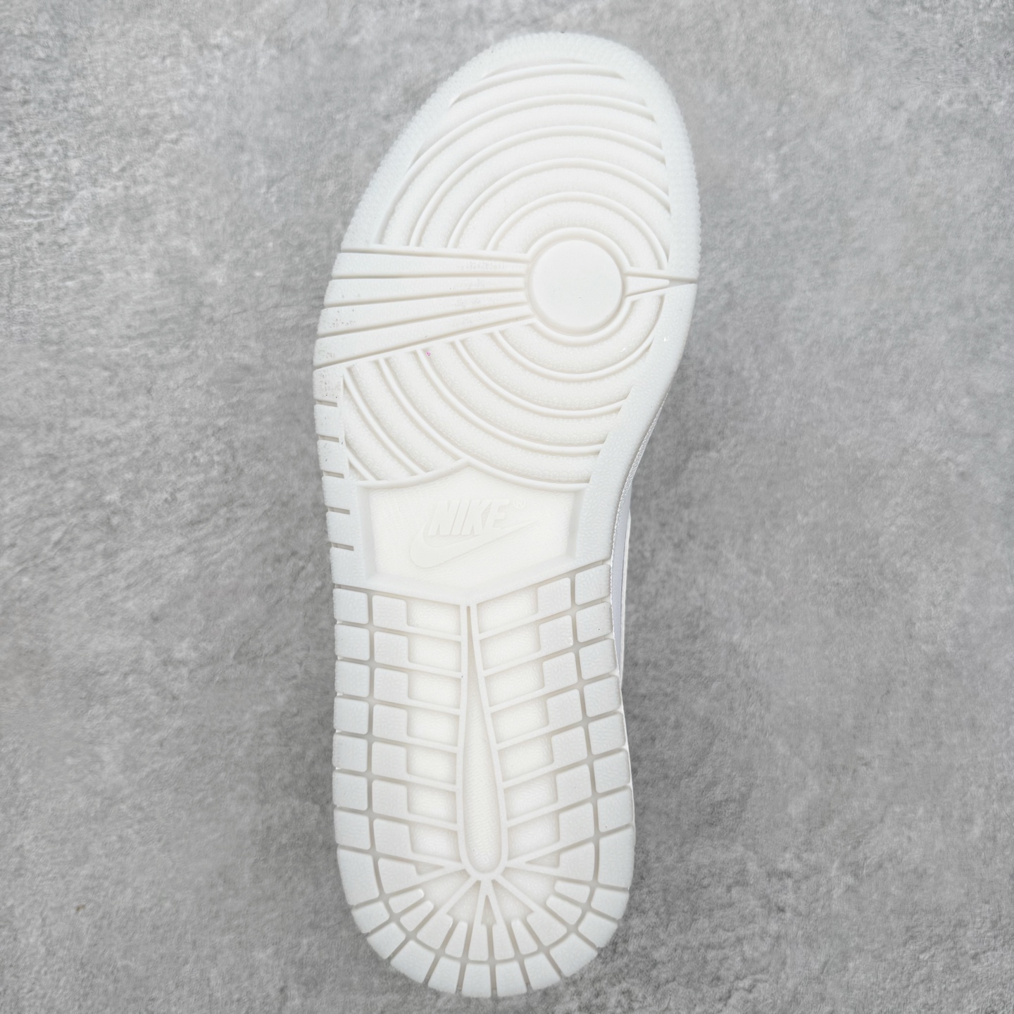 图片[9]-＃MG版 Air Jordan AJ1 Low 低帮系列 超性价比单品 平台直播间特供 百分百全新货品 零氧化发霉 给足利润空间操作 超乎所想的高性价比 原装楦头纸板开发 完美鞋型 超高清洁度 鞋型不臃肿别扭 原厂内置全掌气垫 A模大底 鞋舌AJ原厂专用牛津布 AJ专用反口珍珠布 原厂无杂质高弹内里海棉 特殊封边弹力鞋带 原鞋开模 拒绝公底 购置公司同步原材料 都有细节原汁原味 忠于原版 尺码：36 36.5 37.5 38 38.5 39 40 40.5 41 42 42.5 43 44 44.5 45 46-选品中心