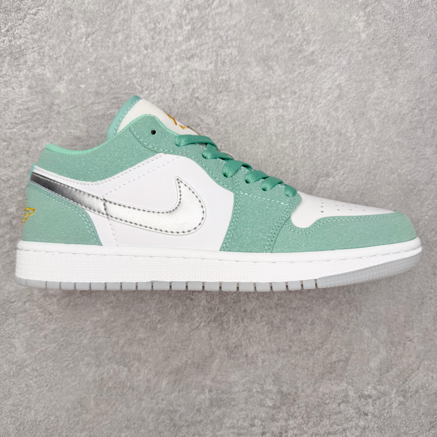 ＃MG版 Air Jordan AJ1 Low 低帮系列 超性价比单品 平台直播间特供 百分百全新货品 零氧化发霉 给足利润空间操作 超乎所想的高性价比 原装楦头纸板开发 完美鞋型 超高清洁度 鞋型不臃肿别扭 原厂内置全掌气垫 A模大底 鞋舌AJ原厂专用牛津布 AJ专用反口珍珠布 原厂无杂质高弹内里海棉 特殊封边弹力鞋带 原鞋开模 拒绝公底 购置公司同步原材料 都有细节原汁原味 忠于原版 尺码：36 36.5 37.5 38 38.5 39 40 40.5 41 42 42.5 43 44 44.5 45 46-选品中心