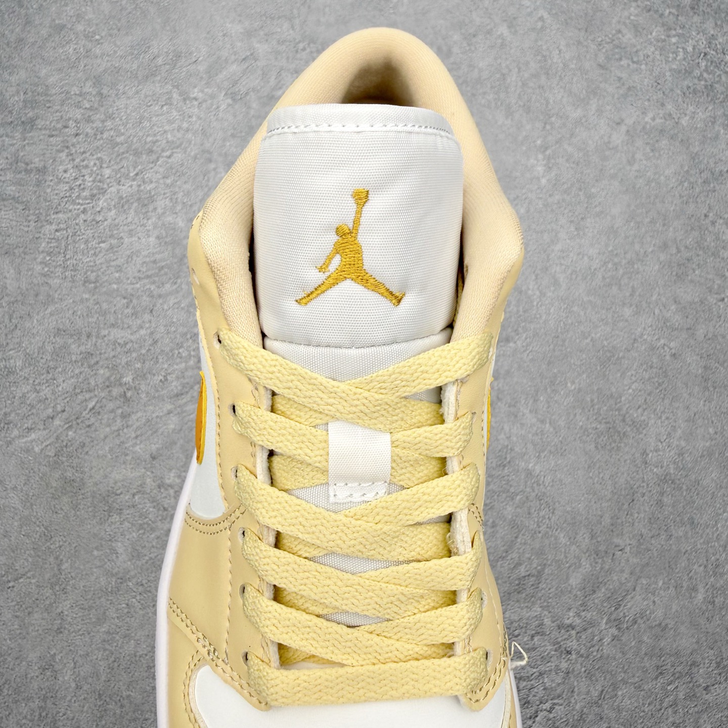 图片[5]-＃MG版 Air Jordan AJ1 Low 低帮系列 超性价比单品 平台直播间特供 百分百全新货品 零氧化发霉 给足利润空间操作 超乎所想的高性价比 原装楦头纸板开发 完美鞋型 超高清洁度 鞋型不臃肿别扭 原厂内置全掌气垫 A模大底 鞋舌AJ原厂专用牛津布 AJ专用反口珍珠布 原厂无杂质高弹内里海棉 特殊封边弹力鞋带 原鞋开模 拒绝公底 购置公司同步原材料 都有细节原汁原味 忠于原版 尺码：36 36.5 37.5 38 38.5 39 40 40.5 41 42 42.5 43 44 44.5 45 46-选品中心