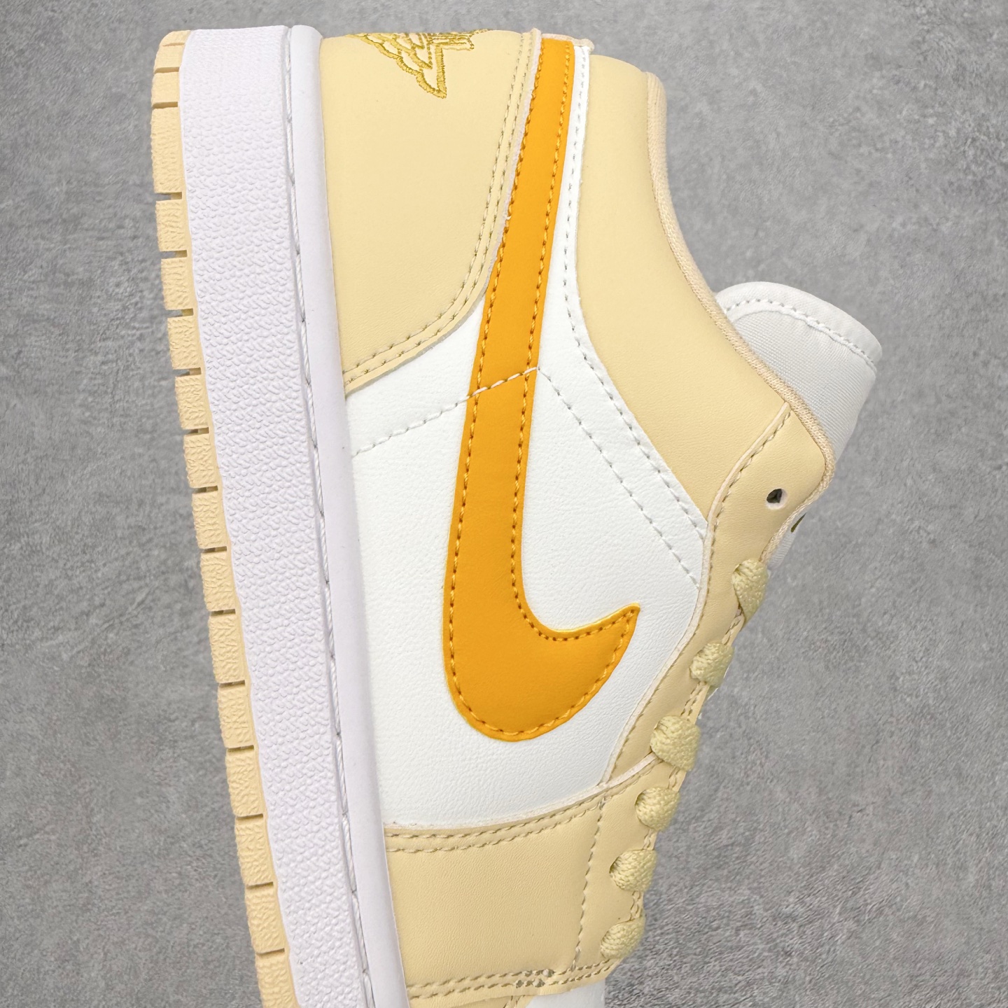 图片[6]-＃MG版 Air Jordan AJ1 Low 低帮系列 超性价比单品 平台直播间特供 百分百全新货品 零氧化发霉 给足利润空间操作 超乎所想的高性价比 原装楦头纸板开发 完美鞋型 超高清洁度 鞋型不臃肿别扭 原厂内置全掌气垫 A模大底 鞋舌AJ原厂专用牛津布 AJ专用反口珍珠布 原厂无杂质高弹内里海棉 特殊封边弹力鞋带 原鞋开模 拒绝公底 购置公司同步原材料 都有细节原汁原味 忠于原版 尺码：36 36.5 37.5 38 38.5 39 40 40.5 41 42 42.5 43 44 44.5 45 46-选品中心
