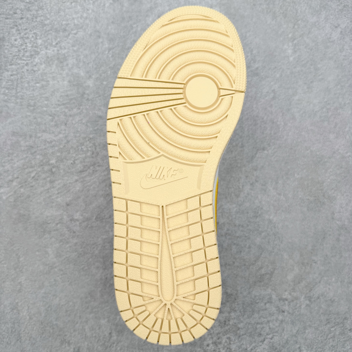 图片[9]-＃MG版 Air Jordan AJ1 Low 低帮系列 超性价比单品 平台直播间特供 百分百全新货品 零氧化发霉 给足利润空间操作 超乎所想的高性价比 原装楦头纸板开发 完美鞋型 超高清洁度 鞋型不臃肿别扭 原厂内置全掌气垫 A模大底 鞋舌AJ原厂专用牛津布 AJ专用反口珍珠布 原厂无杂质高弹内里海棉 特殊封边弹力鞋带 原鞋开模 拒绝公底 购置公司同步原材料 都有细节原汁原味 忠于原版 尺码：36 36.5 37.5 38 38.5 39 40 40.5 41 42 42.5 43 44 44.5 45 46-选品中心