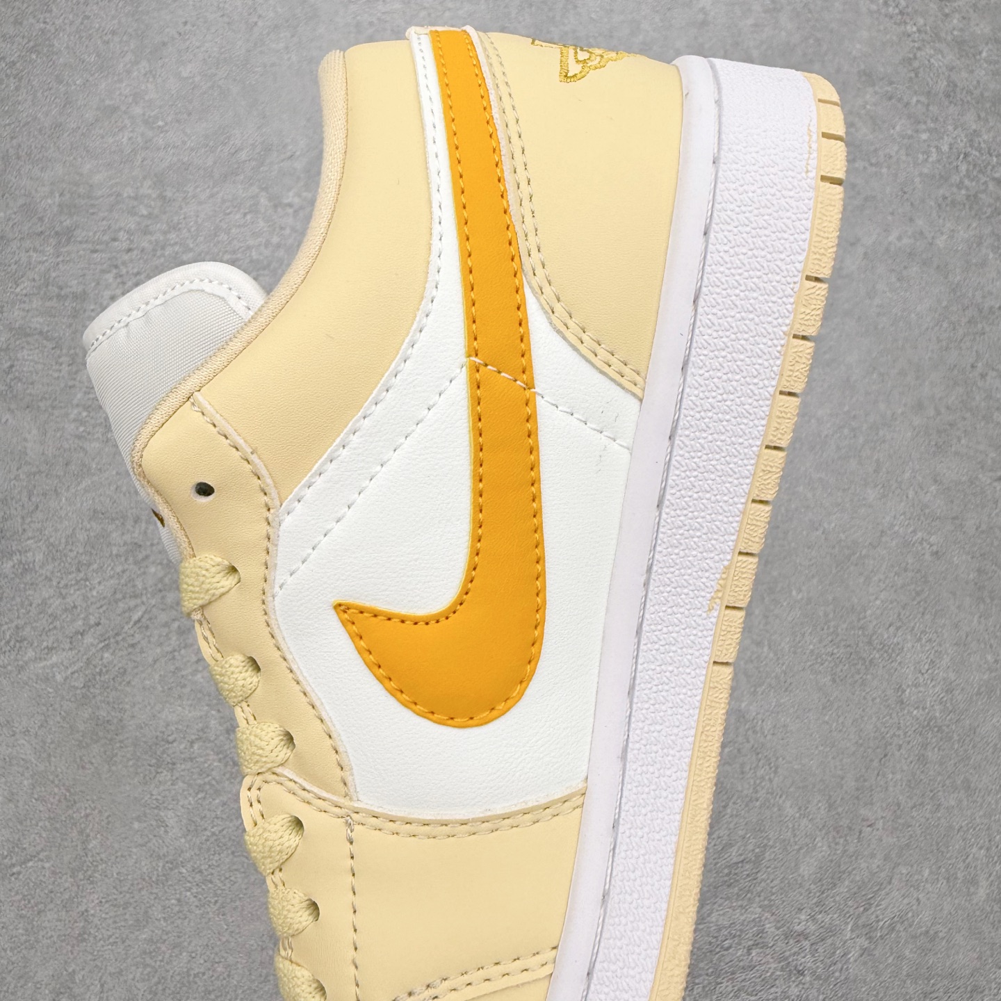 图片[7]-＃MG版 Air Jordan AJ1 Low 低帮系列 超性价比单品 平台直播间特供 百分百全新货品 零氧化发霉 给足利润空间操作 超乎所想的高性价比 原装楦头纸板开发 完美鞋型 超高清洁度 鞋型不臃肿别扭 原厂内置全掌气垫 A模大底 鞋舌AJ原厂专用牛津布 AJ专用反口珍珠布 原厂无杂质高弹内里海棉 特殊封边弹力鞋带 原鞋开模 拒绝公底 购置公司同步原材料 都有细节原汁原味 忠于原版 尺码：36 36.5 37.5 38 38.5 39 40 40.5 41 42 42.5 43 44 44.5 45 46-选品中心
