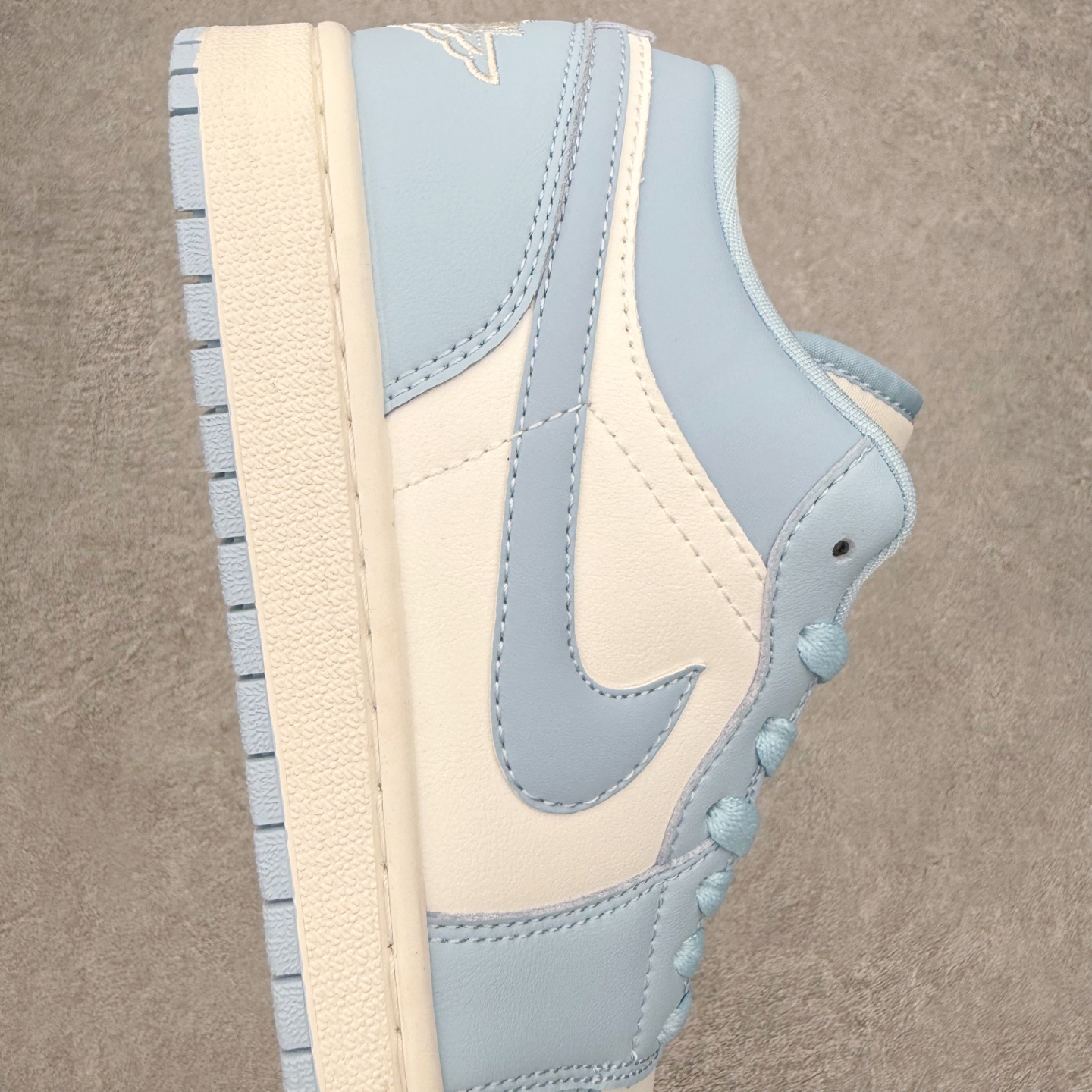 图片[6]-＃MG版 Air Jordan AJ1 Low 低帮系列 超性价比单品 平台直播间特供 百分百全新货品 零氧化发霉 给足利润空间操作 超乎所想的高性价比 原装楦头纸板开发 完美鞋型 超高清洁度 鞋型不臃肿别扭 原厂内置全掌气垫 A模大底 鞋舌AJ原厂专用牛津布 AJ专用反口珍珠布 原厂无杂质高弹内里海棉 特殊封边弹力鞋带 原鞋开模 拒绝公底 购置公司同步原材料 都有细节原汁原味 忠于原版 尺码：36 36.5 37.5 38 38.5 39 40 40.5 41 42 42.5 43 44 44.5 45 46-选品中心