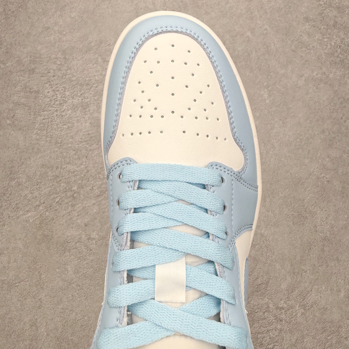 图片[4]-＃MG版 Air Jordan AJ1 Low 低帮系列 超性价比单品 平台直播间特供 百分百全新货品 零氧化发霉 给足利润空间操作 超乎所想的高性价比 原装楦头纸板开发 完美鞋型 超高清洁度 鞋型不臃肿别扭 原厂内置全掌气垫 A模大底 鞋舌AJ原厂专用牛津布 AJ专用反口珍珠布 原厂无杂质高弹内里海棉 特殊封边弹力鞋带 原鞋开模 拒绝公底 购置公司同步原材料 都有细节原汁原味 忠于原版 尺码：36 36.5 37.5 38 38.5 39 40 40.5 41 42 42.5 43 44 44.5 45 46-选品中心