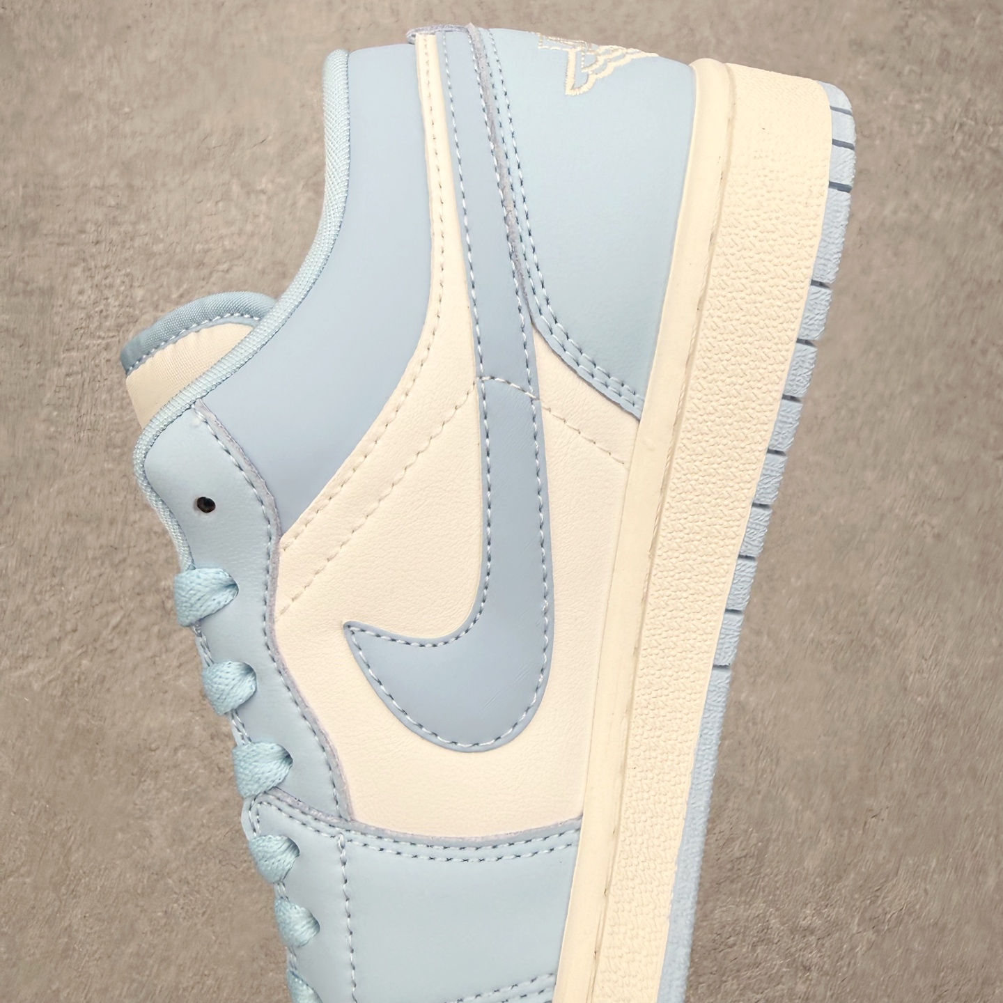 图片[7]-＃MG版 Air Jordan AJ1 Low 低帮系列 超性价比单品 平台直播间特供 百分百全新货品 零氧化发霉 给足利润空间操作 超乎所想的高性价比 原装楦头纸板开发 完美鞋型 超高清洁度 鞋型不臃肿别扭 原厂内置全掌气垫 A模大底 鞋舌AJ原厂专用牛津布 AJ专用反口珍珠布 原厂无杂质高弹内里海棉 特殊封边弹力鞋带 原鞋开模 拒绝公底 购置公司同步原材料 都有细节原汁原味 忠于原版 尺码：36 36.5 37.5 38 38.5 39 40 40.5 41 42 42.5 43 44 44.5 45 46-选品中心