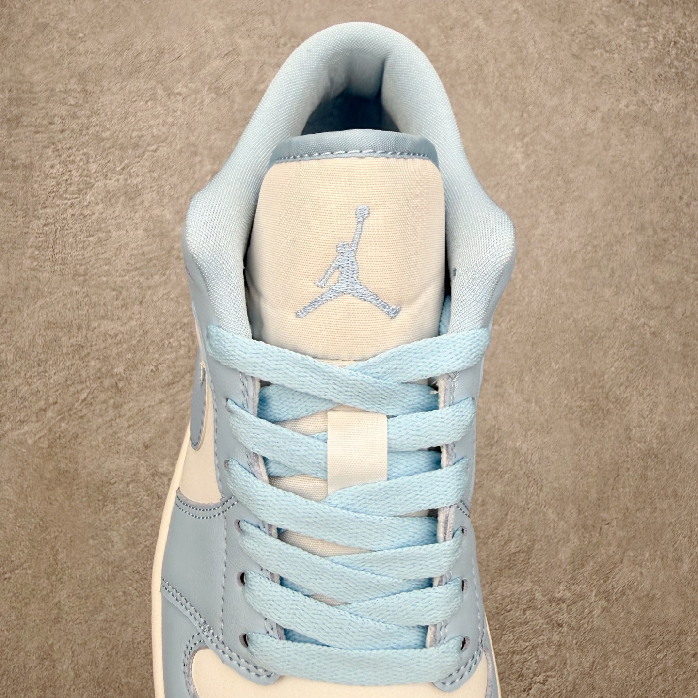 图片[5]-＃MG版 Air Jordan AJ1 Low 低帮系列 超性价比单品 平台直播间特供 百分百全新货品 零氧化发霉 给足利润空间操作 超乎所想的高性价比 原装楦头纸板开发 完美鞋型 超高清洁度 鞋型不臃肿别扭 原厂内置全掌气垫 A模大底 鞋舌AJ原厂专用牛津布 AJ专用反口珍珠布 原厂无杂质高弹内里海棉 特殊封边弹力鞋带 原鞋开模 拒绝公底 购置公司同步原材料 都有细节原汁原味 忠于原版 尺码：36 36.5 37.5 38 38.5 39 40 40.5 41 42 42.5 43 44 44.5 45 46-选品中心