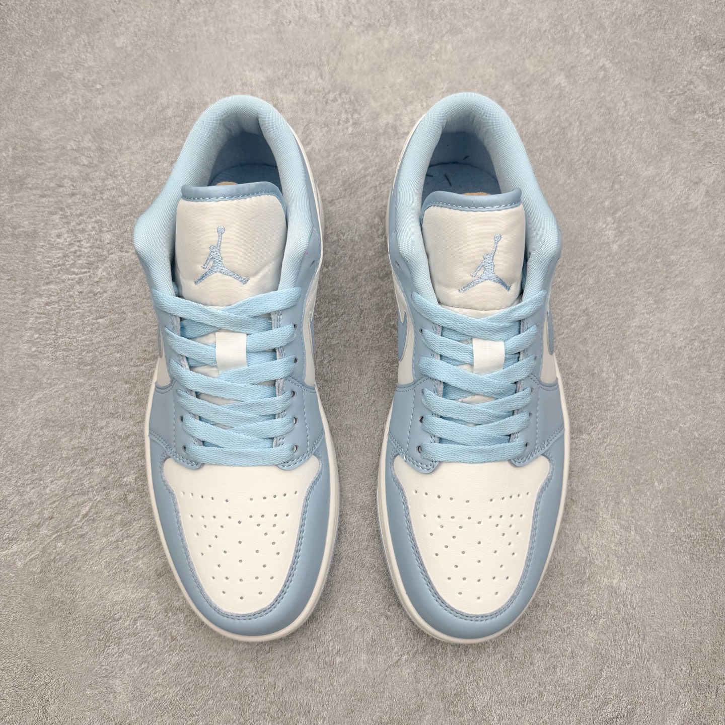 图片[2]-＃MG版 Air Jordan AJ1 Low 低帮系列 超性价比单品 平台直播间特供 百分百全新货品 零氧化发霉 给足利润空间操作 超乎所想的高性价比 原装楦头纸板开发 完美鞋型 超高清洁度 鞋型不臃肿别扭 原厂内置全掌气垫 A模大底 鞋舌AJ原厂专用牛津布 AJ专用反口珍珠布 原厂无杂质高弹内里海棉 特殊封边弹力鞋带 原鞋开模 拒绝公底 购置公司同步原材料 都有细节原汁原味 忠于原版 尺码：36 36.5 37.5 38 38.5 39 40 40.5 41 42 42.5 43 44 44.5 45 46-选品中心