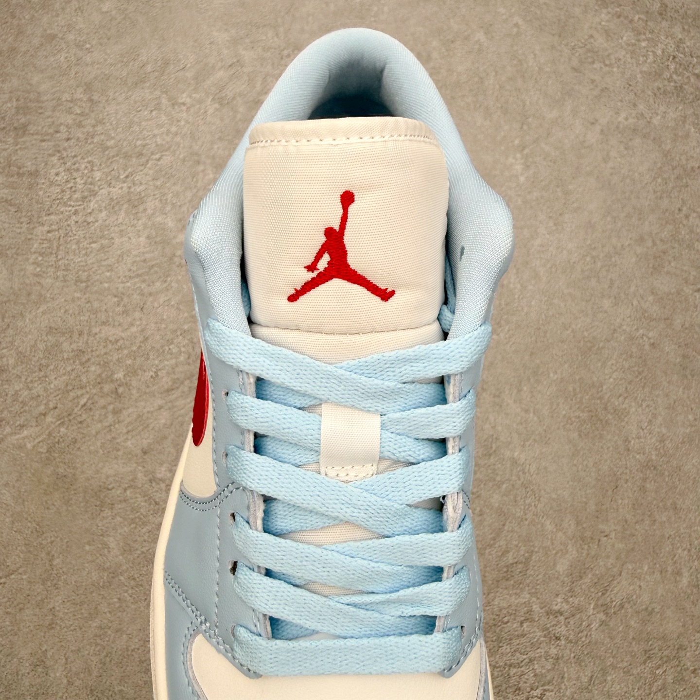 图片[5]-＃MG版 Air Jordan AJ1 Low 低帮系列 超性价比单品 平台直播间特供 百分百全新货品 零氧化发霉 给足利润空间操作 超乎所想的高性价比 原装楦头纸板开发 完美鞋型 超高清洁度 鞋型不臃肿别扭 原厂内置全掌气垫 A模大底 鞋舌AJ原厂专用牛津布 AJ专用反口珍珠布 原厂无杂质高弹内里海棉 特殊封边弹力鞋带 原鞋开模 拒绝公底 购置公司同步原材料 都有细节原汁原味 忠于原版 尺码：36 36.5 37.5 38 38.5 39 40 40.5 41 42 42.5 43 44 44.5 45 46-选品中心