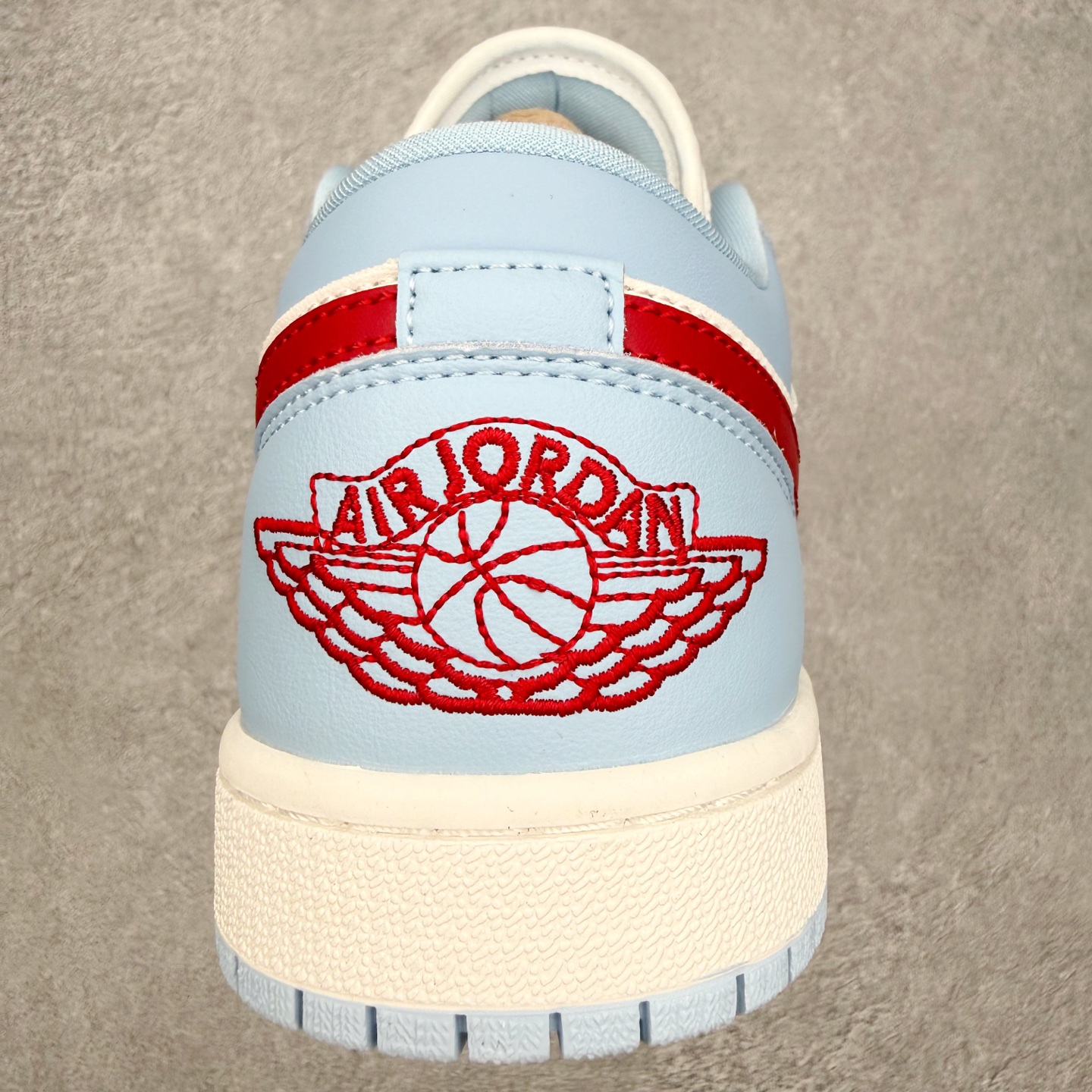 图片[8]-＃MG版 Air Jordan AJ1 Low 低帮系列 超性价比单品 平台直播间特供 百分百全新货品 零氧化发霉 给足利润空间操作 超乎所想的高性价比 原装楦头纸板开发 完美鞋型 超高清洁度 鞋型不臃肿别扭 原厂内置全掌气垫 A模大底 鞋舌AJ原厂专用牛津布 AJ专用反口珍珠布 原厂无杂质高弹内里海棉 特殊封边弹力鞋带 原鞋开模 拒绝公底 购置公司同步原材料 都有细节原汁原味 忠于原版 尺码：36 36.5 37.5 38 38.5 39 40 40.5 41 42 42.5 43 44 44.5 45 46-选品中心