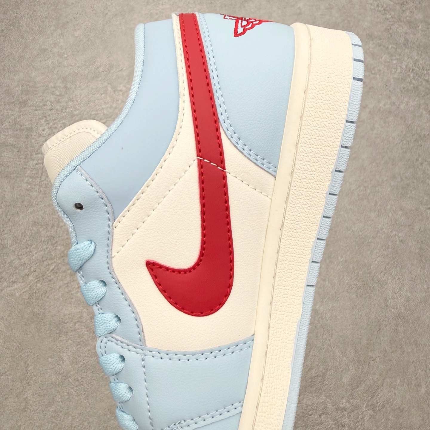 图片[7]-＃MG版 Air Jordan AJ1 Low 低帮系列 超性价比单品 平台直播间特供 百分百全新货品 零氧化发霉 给足利润空间操作 超乎所想的高性价比 原装楦头纸板开发 完美鞋型 超高清洁度 鞋型不臃肿别扭 原厂内置全掌气垫 A模大底 鞋舌AJ原厂专用牛津布 AJ专用反口珍珠布 原厂无杂质高弹内里海棉 特殊封边弹力鞋带 原鞋开模 拒绝公底 购置公司同步原材料 都有细节原汁原味 忠于原版 尺码：36 36.5 37.5 38 38.5 39 40 40.5 41 42 42.5 43 44 44.5 45 46-选品中心