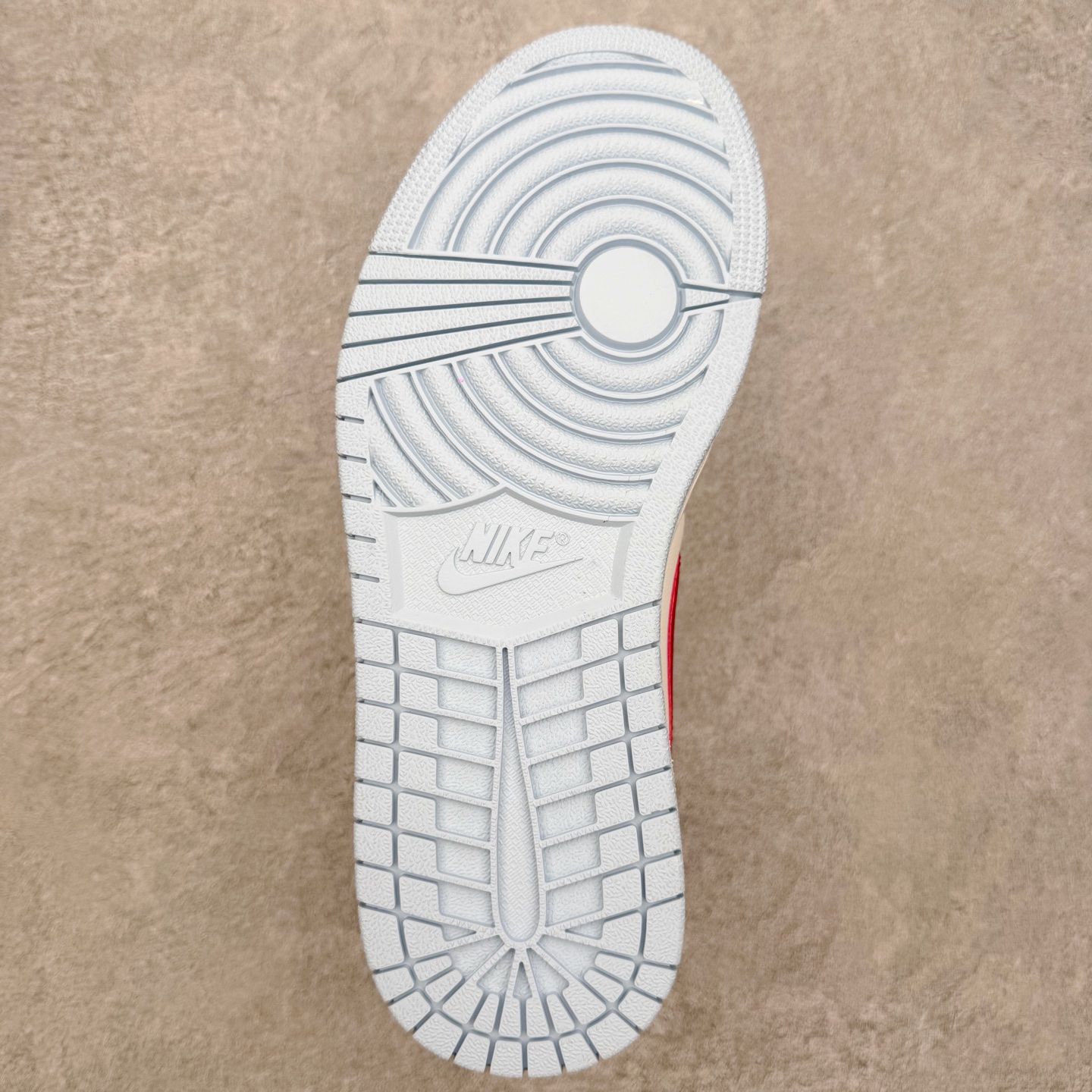图片[9]-＃MG版 Air Jordan AJ1 Low 低帮系列 超性价比单品 平台直播间特供 百分百全新货品 零氧化发霉 给足利润空间操作 超乎所想的高性价比 原装楦头纸板开发 完美鞋型 超高清洁度 鞋型不臃肿别扭 原厂内置全掌气垫 A模大底 鞋舌AJ原厂专用牛津布 AJ专用反口珍珠布 原厂无杂质高弹内里海棉 特殊封边弹力鞋带 原鞋开模 拒绝公底 购置公司同步原材料 都有细节原汁原味 忠于原版 尺码：36 36.5 37.5 38 38.5 39 40 40.5 41 42 42.5 43 44 44.5 45 46-选品中心