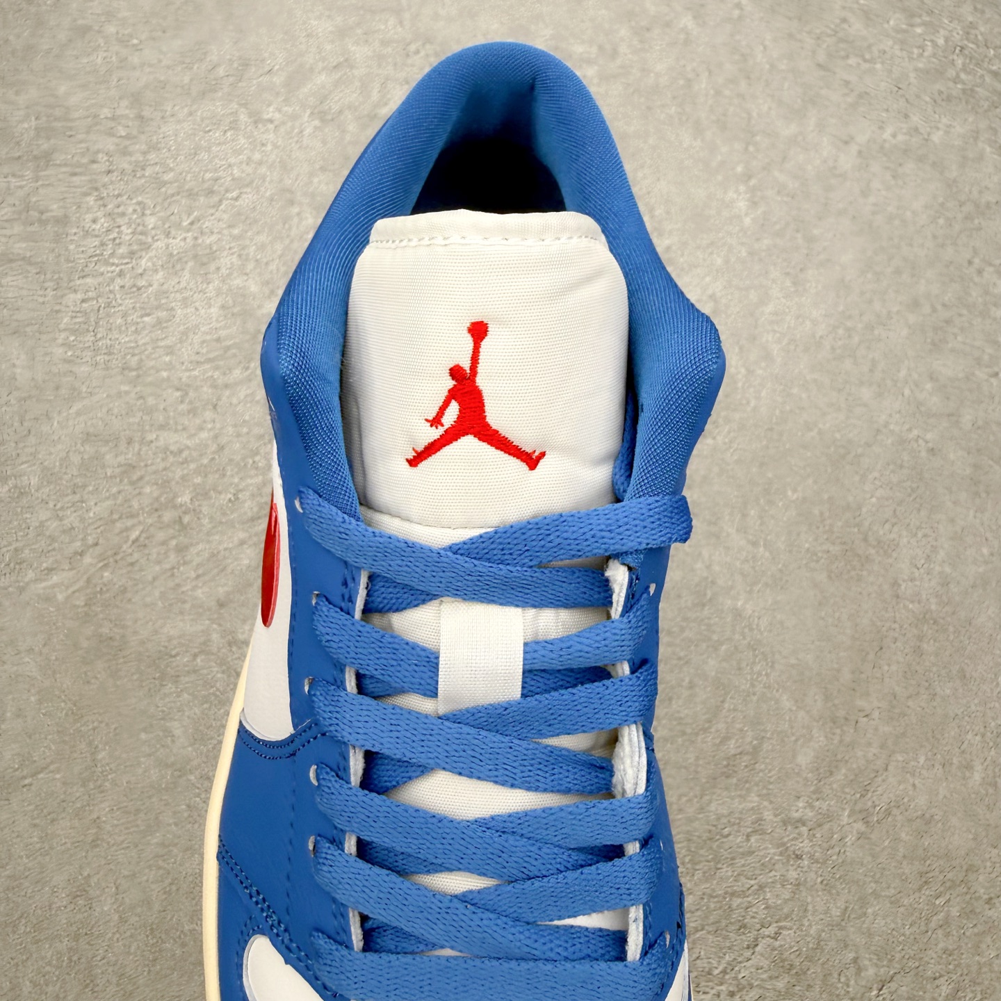 图片[5]-＃MG版 Air Jordan AJ1 Low 低帮系列 超性价比单品 平台直播间特供 百分百全新货品 零氧化发霉 给足利润空间操作 超乎所想的高性价比 原装楦头纸板开发 完美鞋型 超高清洁度 鞋型不臃肿别扭 原厂内置全掌气垫 A模大底 鞋舌AJ原厂专用牛津布 AJ专用反口珍珠布 原厂无杂质高弹内里海棉 特殊封边弹力鞋带 原鞋开模 拒绝公底 购置公司同步原材料 都有细节原汁原味 忠于原版 尺码：36 36.5 37.5 38 38.5 39 40 40.5 41 42 42.5 43 44 44.5 45 46-选品中心