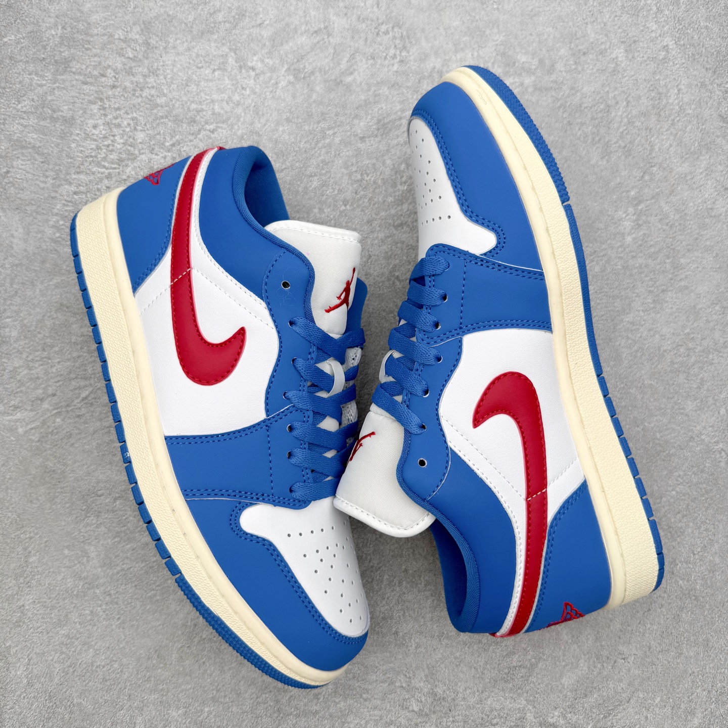 图片[3]-＃MG版 Air Jordan AJ1 Low 低帮系列 超性价比单品 平台直播间特供 百分百全新货品 零氧化发霉 给足利润空间操作 超乎所想的高性价比 原装楦头纸板开发 完美鞋型 超高清洁度 鞋型不臃肿别扭 原厂内置全掌气垫 A模大底 鞋舌AJ原厂专用牛津布 AJ专用反口珍珠布 原厂无杂质高弹内里海棉 特殊封边弹力鞋带 原鞋开模 拒绝公底 购置公司同步原材料 都有细节原汁原味 忠于原版 尺码：36 36.5 37.5 38 38.5 39 40 40.5 41 42 42.5 43 44 44.5 45 46-选品中心