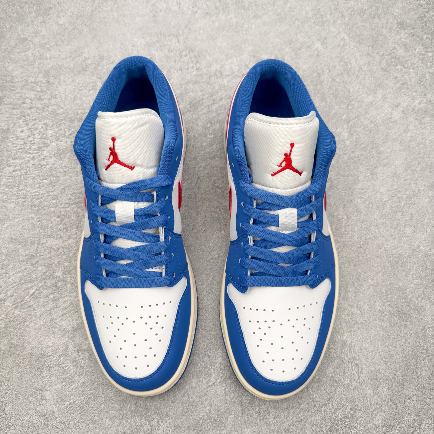 图片[2]-＃MG版 Air Jordan AJ1 Low 低帮系列 超性价比单品 平台直播间特供 百分百全新货品 零氧化发霉 给足利润空间操作 超乎所想的高性价比 原装楦头纸板开发 完美鞋型 超高清洁度 鞋型不臃肿别扭 原厂内置全掌气垫 A模大底 鞋舌AJ原厂专用牛津布 AJ专用反口珍珠布 原厂无杂质高弹内里海棉 特殊封边弹力鞋带 原鞋开模 拒绝公底 购置公司同步原材料 都有细节原汁原味 忠于原版 尺码：36 36.5 37.5 38 38.5 39 40 40.5 41 42 42.5 43 44 44.5 45 46-选品中心