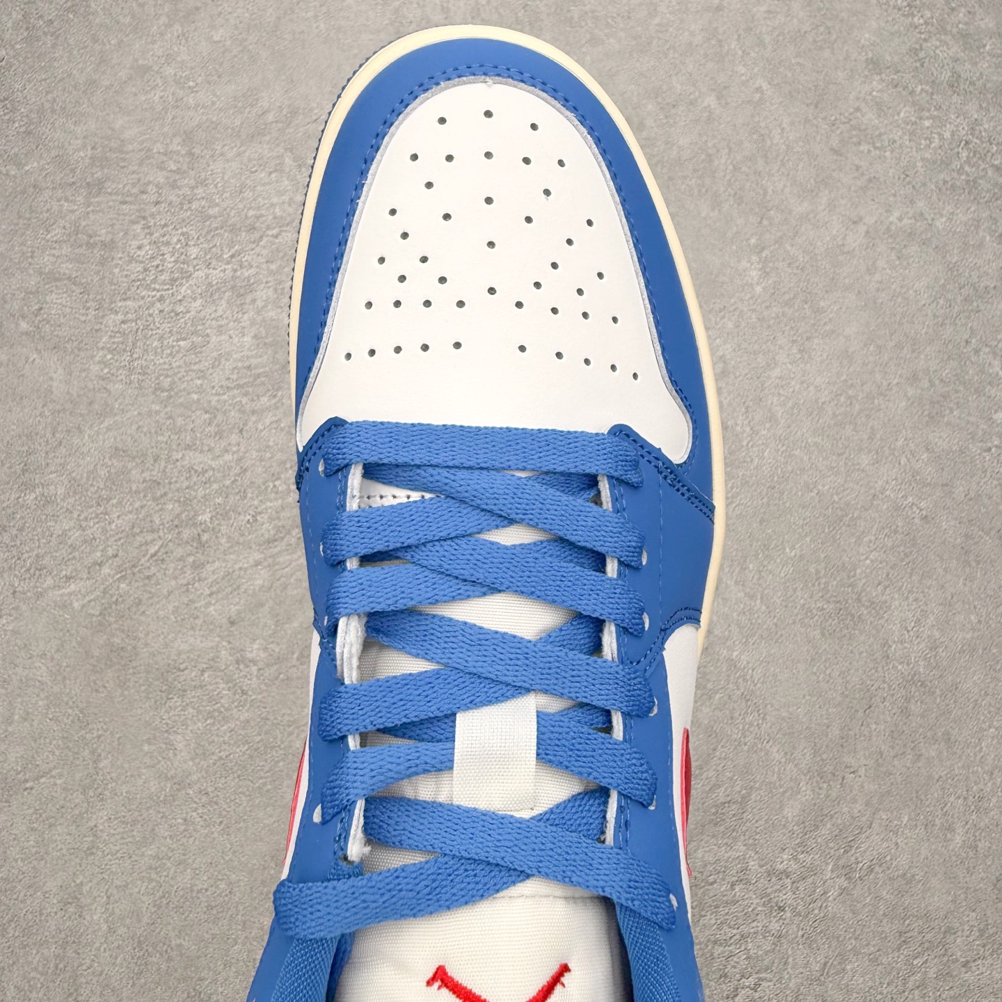 图片[4]-＃MG版 Air Jordan AJ1 Low 低帮系列 超性价比单品 平台直播间特供 百分百全新货品 零氧化发霉 给足利润空间操作 超乎所想的高性价比 原装楦头纸板开发 完美鞋型 超高清洁度 鞋型不臃肿别扭 原厂内置全掌气垫 A模大底 鞋舌AJ原厂专用牛津布 AJ专用反口珍珠布 原厂无杂质高弹内里海棉 特殊封边弹力鞋带 原鞋开模 拒绝公底 购置公司同步原材料 都有细节原汁原味 忠于原版 尺码：36 36.5 37.5 38 38.5 39 40 40.5 41 42 42.5 43 44 44.5 45 46-选品中心
