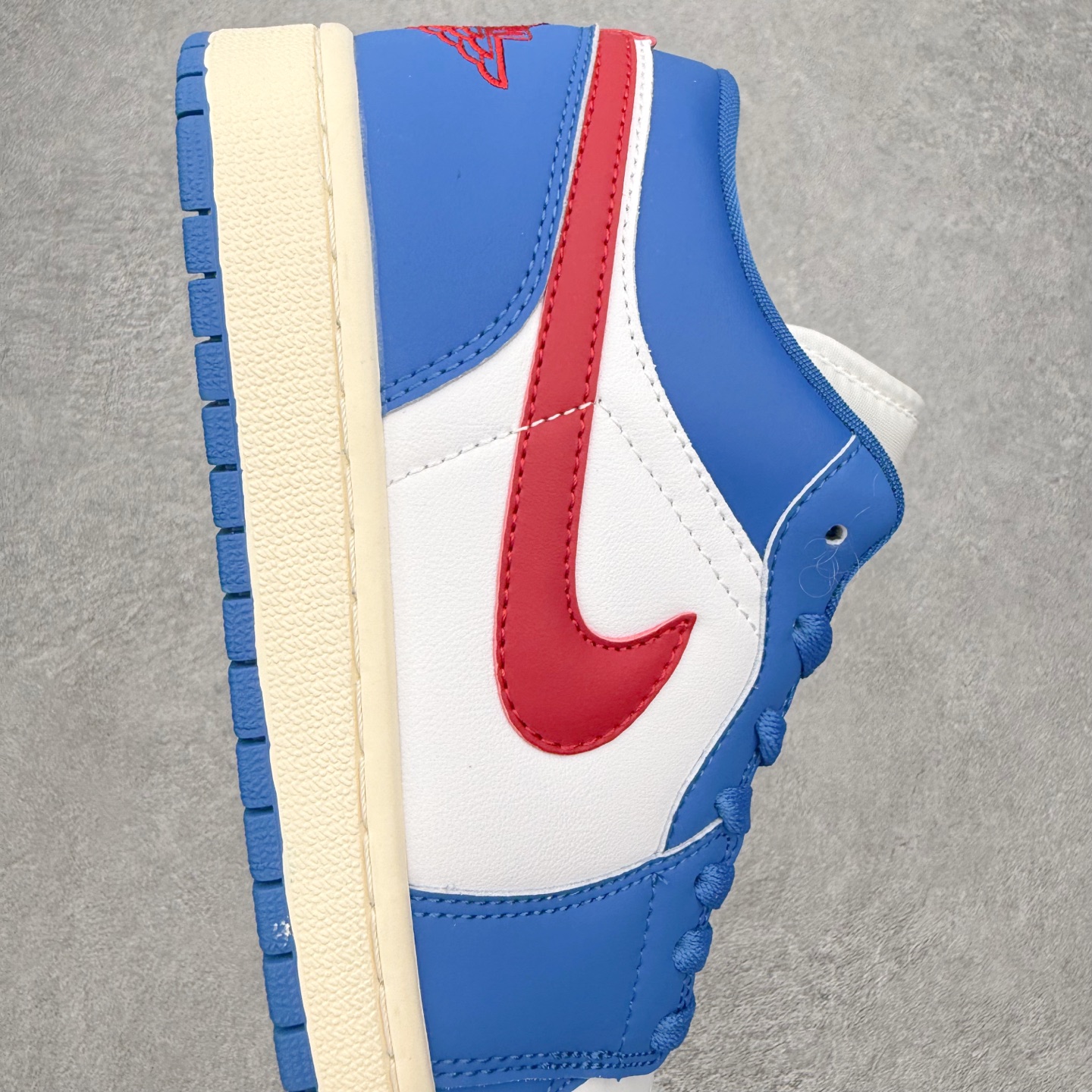 图片[6]-＃MG版 Air Jordan AJ1 Low 低帮系列 超性价比单品 平台直播间特供 百分百全新货品 零氧化发霉 给足利润空间操作 超乎所想的高性价比 原装楦头纸板开发 完美鞋型 超高清洁度 鞋型不臃肿别扭 原厂内置全掌气垫 A模大底 鞋舌AJ原厂专用牛津布 AJ专用反口珍珠布 原厂无杂质高弹内里海棉 特殊封边弹力鞋带 原鞋开模 拒绝公底 购置公司同步原材料 都有细节原汁原味 忠于原版 尺码：36 36.5 37.5 38 38.5 39 40 40.5 41 42 42.5 43 44 44.5 45 46-选品中心