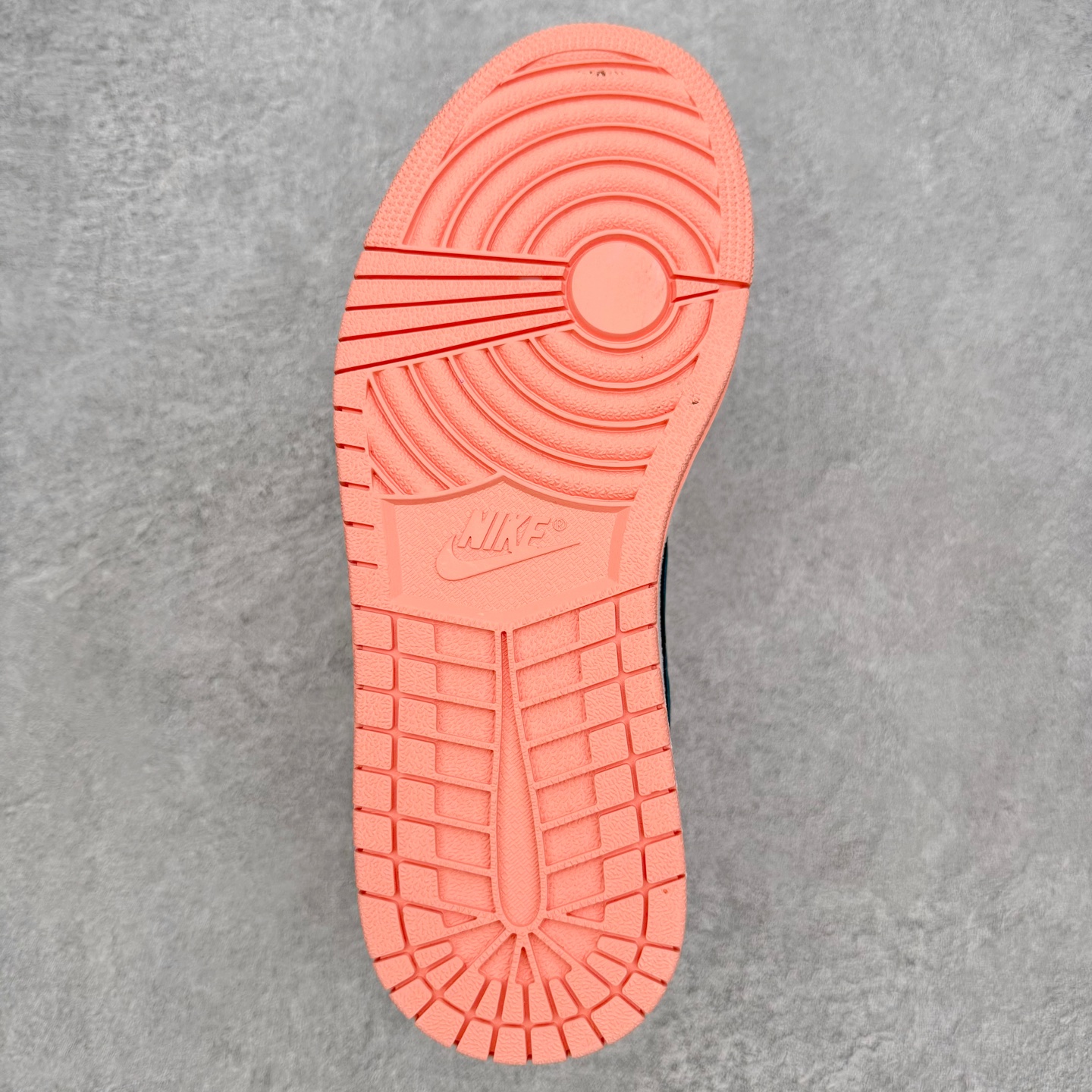 图片[9]-＃MG版 Air Jordan AJ1 Low 低帮系列 超性价比单品 平台直播间特供 百分百全新货品 零氧化发霉 给足利润空间操作 超乎所想的高性价比 原装楦头纸板开发 完美鞋型 超高清洁度 鞋型不臃肿别扭 原厂内置全掌气垫 A模大底 鞋舌AJ原厂专用牛津布 AJ专用反口珍珠布 原厂无杂质高弹内里海棉 特殊封边弹力鞋带 原鞋开模 拒绝公底 购置公司同步原材料 都有细节原汁原味 忠于原版 尺码：36 36.5 37.5 38 38.5 39 40 40.5 41 42 42.5 43 44 44.5 45 46-选品中心