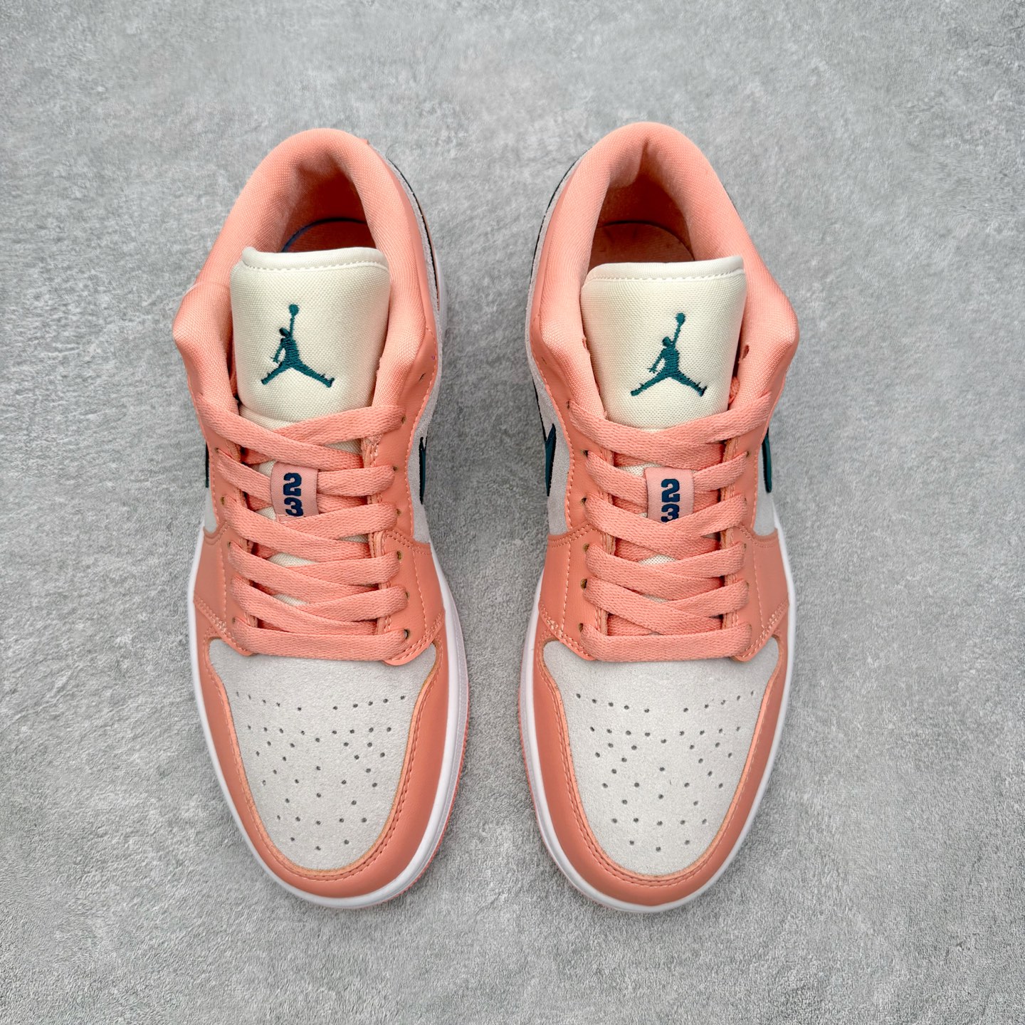 图片[2]-＃MG版 Air Jordan AJ1 Low 低帮系列 超性价比单品 平台直播间特供 百分百全新货品 零氧化发霉 给足利润空间操作 超乎所想的高性价比 原装楦头纸板开发 完美鞋型 超高清洁度 鞋型不臃肿别扭 原厂内置全掌气垫 A模大底 鞋舌AJ原厂专用牛津布 AJ专用反口珍珠布 原厂无杂质高弹内里海棉 特殊封边弹力鞋带 原鞋开模 拒绝公底 购置公司同步原材料 都有细节原汁原味 忠于原版 尺码：36 36.5 37.5 38 38.5 39 40 40.5 41 42 42.5 43 44 44.5 45 46-选品中心