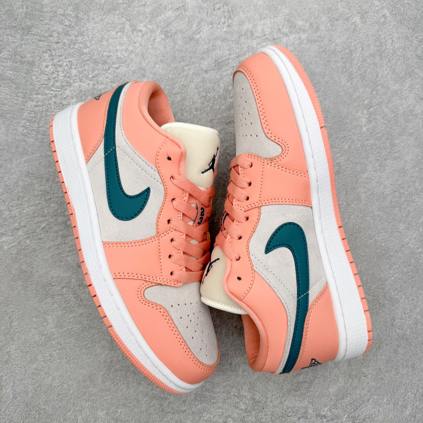 图片[3]-＃MG版 Air Jordan AJ1 Low 低帮系列 超性价比单品 平台直播间特供 百分百全新货品 零氧化发霉 给足利润空间操作 超乎所想的高性价比 原装楦头纸板开发 完美鞋型 超高清洁度 鞋型不臃肿别扭 原厂内置全掌气垫 A模大底 鞋舌AJ原厂专用牛津布 AJ专用反口珍珠布 原厂无杂质高弹内里海棉 特殊封边弹力鞋带 原鞋开模 拒绝公底 购置公司同步原材料 都有细节原汁原味 忠于原版 尺码：36 36.5 37.5 38 38.5 39 40 40.5 41 42 42.5 43 44 44.5 45 46-选品中心