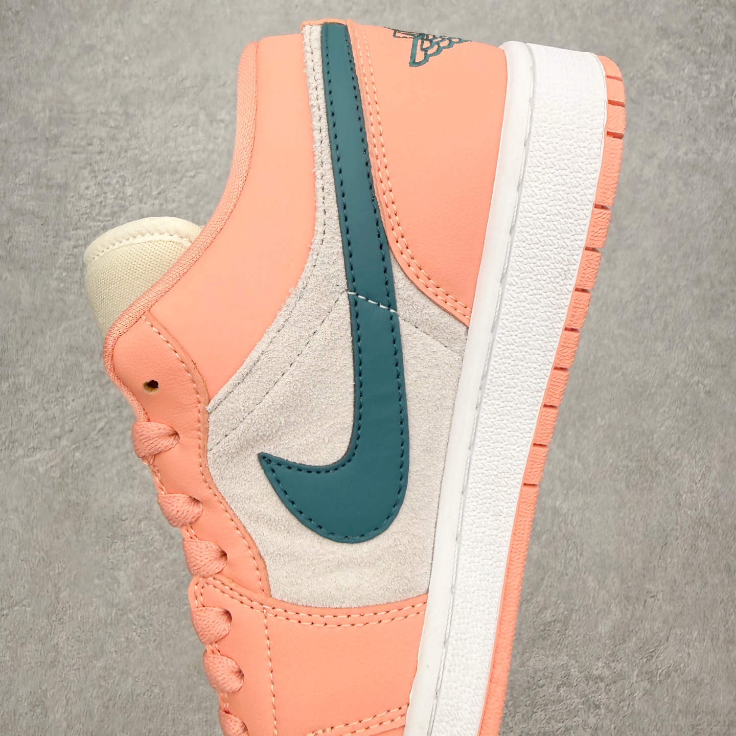 图片[7]-＃MG版 Air Jordan AJ1 Low 低帮系列 超性价比单品 平台直播间特供 百分百全新货品 零氧化发霉 给足利润空间操作 超乎所想的高性价比 原装楦头纸板开发 完美鞋型 超高清洁度 鞋型不臃肿别扭 原厂内置全掌气垫 A模大底 鞋舌AJ原厂专用牛津布 AJ专用反口珍珠布 原厂无杂质高弹内里海棉 特殊封边弹力鞋带 原鞋开模 拒绝公底 购置公司同步原材料 都有细节原汁原味 忠于原版 尺码：36 36.5 37.5 38 38.5 39 40 40.5 41 42 42.5 43 44 44.5 45 46-选品中心