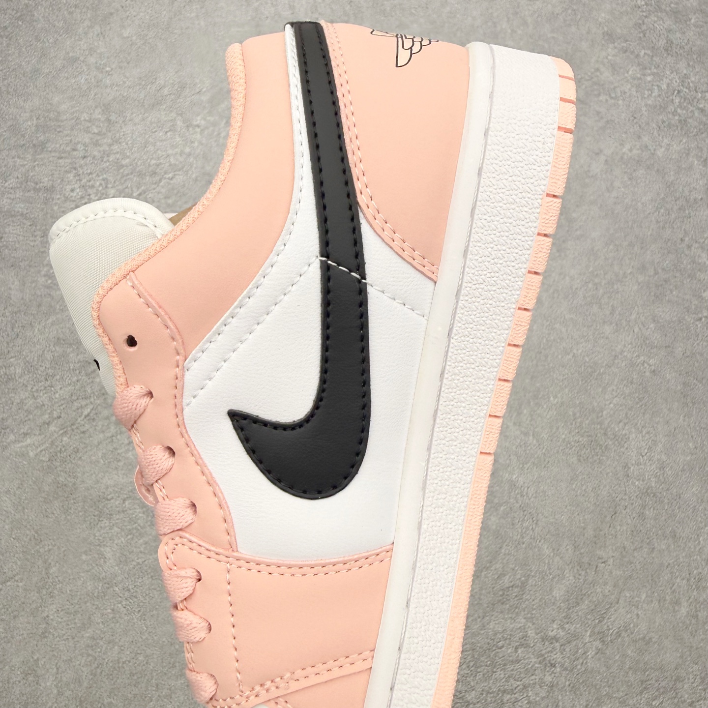 图片[7]-＃MG版 Air Jordan AJ1 Low 低帮系列 超性价比单品 平台直播间特供 百分百全新货品 零氧化发霉 给足利润空间操作 超乎所想的高性价比 原装楦头纸板开发 完美鞋型 超高清洁度 鞋型不臃肿别扭 原厂内置全掌气垫 A模大底 鞋舌AJ原厂专用牛津布 AJ专用反口珍珠布 原厂无杂质高弹内里海棉 特殊封边弹力鞋带 原鞋开模 拒绝公底 购置公司同步原材料 都有细节原汁原味 忠于原版 尺码：36 36.5 37.5 38 38.5 39 40 40.5 41 42 42.5 43 44 44.5 45 46-选品中心