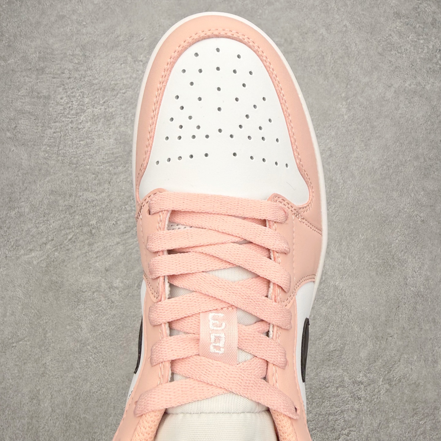 图片[4]-＃MG版 Air Jordan AJ1 Low 低帮系列 超性价比单品 平台直播间特供 百分百全新货品 零氧化发霉 给足利润空间操作 超乎所想的高性价比 原装楦头纸板开发 完美鞋型 超高清洁度 鞋型不臃肿别扭 原厂内置全掌气垫 A模大底 鞋舌AJ原厂专用牛津布 AJ专用反口珍珠布 原厂无杂质高弹内里海棉 特殊封边弹力鞋带 原鞋开模 拒绝公底 购置公司同步原材料 都有细节原汁原味 忠于原版 尺码：36 36.5 37.5 38 38.5 39 40 40.5 41 42 42.5 43 44 44.5 45 46-选品中心