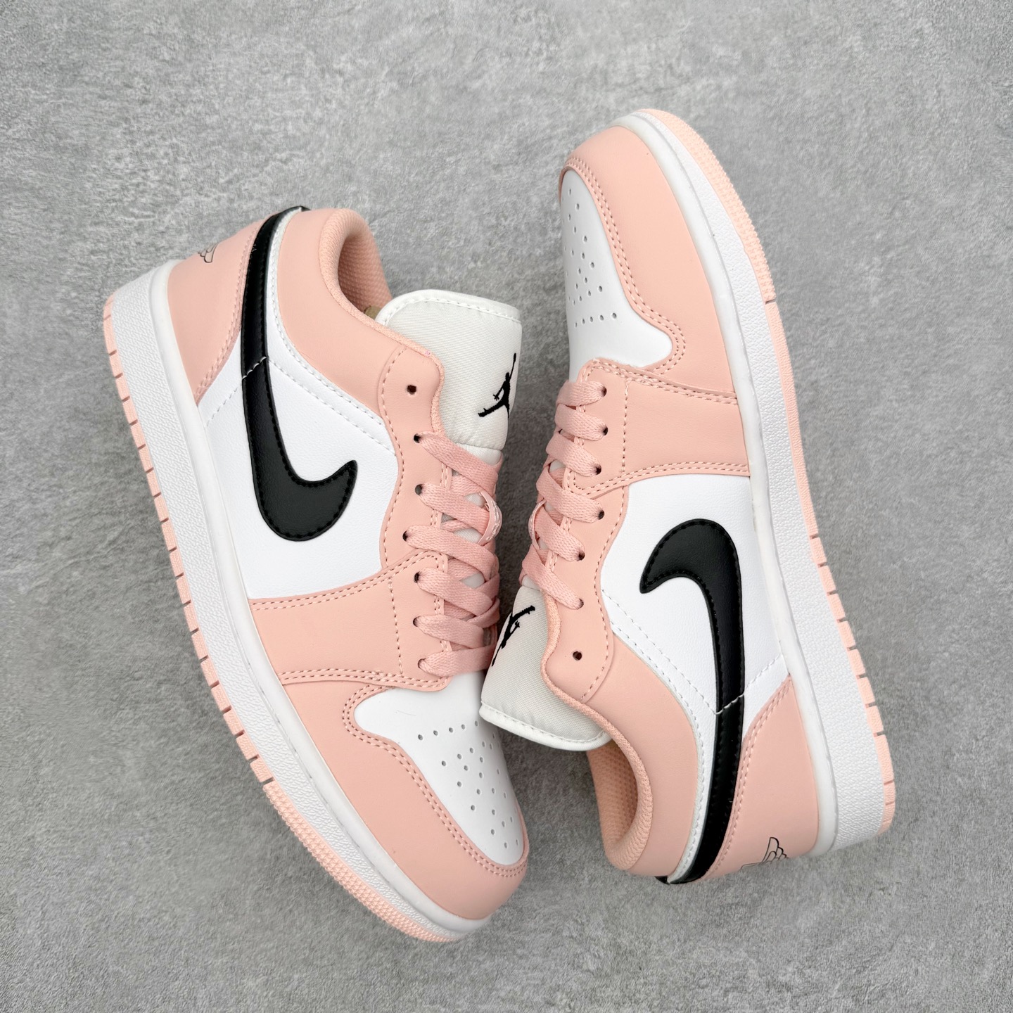 图片[3]-＃MG版 Air Jordan AJ1 Low 低帮系列 超性价比单品 平台直播间特供 百分百全新货品 零氧化发霉 给足利润空间操作 超乎所想的高性价比 原装楦头纸板开发 完美鞋型 超高清洁度 鞋型不臃肿别扭 原厂内置全掌气垫 A模大底 鞋舌AJ原厂专用牛津布 AJ专用反口珍珠布 原厂无杂质高弹内里海棉 特殊封边弹力鞋带 原鞋开模 拒绝公底 购置公司同步原材料 都有细节原汁原味 忠于原版 尺码：36 36.5 37.5 38 38.5 39 40 40.5 41 42 42.5 43 44 44.5 45 46-选品中心