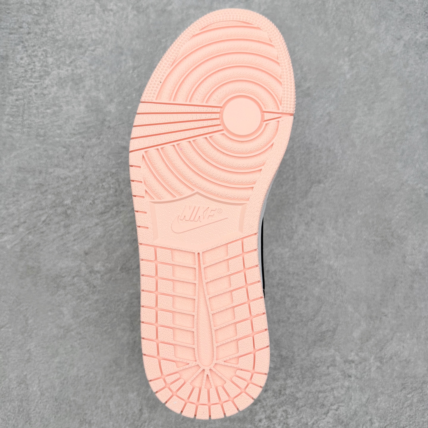 图片[9]-＃MG版 Air Jordan AJ1 Low 低帮系列 超性价比单品 平台直播间特供 百分百全新货品 零氧化发霉 给足利润空间操作 超乎所想的高性价比 原装楦头纸板开发 完美鞋型 超高清洁度 鞋型不臃肿别扭 原厂内置全掌气垫 A模大底 鞋舌AJ原厂专用牛津布 AJ专用反口珍珠布 原厂无杂质高弹内里海棉 特殊封边弹力鞋带 原鞋开模 拒绝公底 购置公司同步原材料 都有细节原汁原味 忠于原版 尺码：36 36.5 37.5 38 38.5 39 40 40.5 41 42 42.5 43 44 44.5 45 46-选品中心