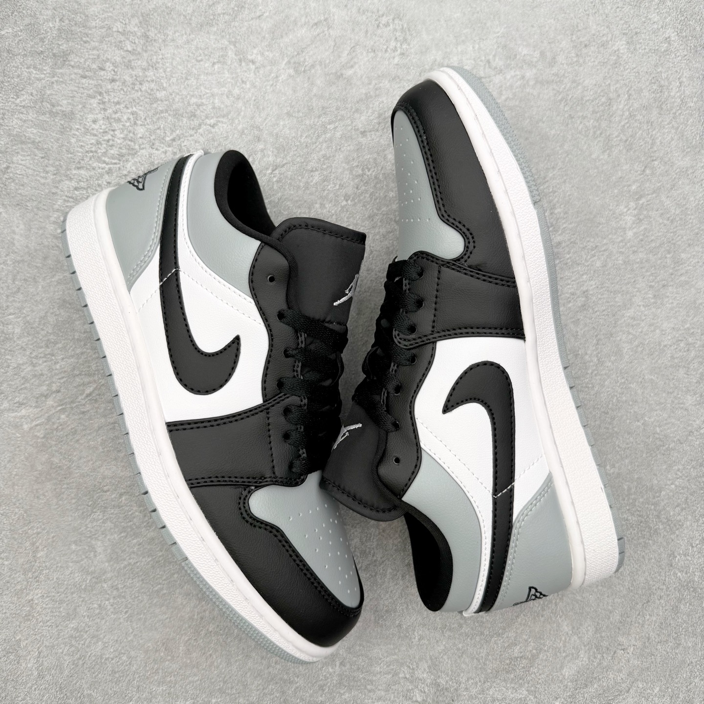 图片[3]-＃MG版 Air Jordan AJ1 Low 低帮系列 超性价比单品 平台直播间特供 百分百全新货品 零氧化发霉 给足利润空间操作 超乎所想的高性价比 原装楦头纸板开发 完美鞋型 超高清洁度 鞋型不臃肿别扭 原厂内置全掌气垫 A模大底 鞋舌AJ原厂专用牛津布 AJ专用反口珍珠布 原厂无杂质高弹内里海棉 特殊封边弹力鞋带 原鞋开模 拒绝公底 购置公司同步原材料 都有细节原汁原味 忠于原版 尺码：36 36.5 37.5 38 38.5 39 40 40.5 41 42 42.5 43 44 44.5 45 46-选品中心