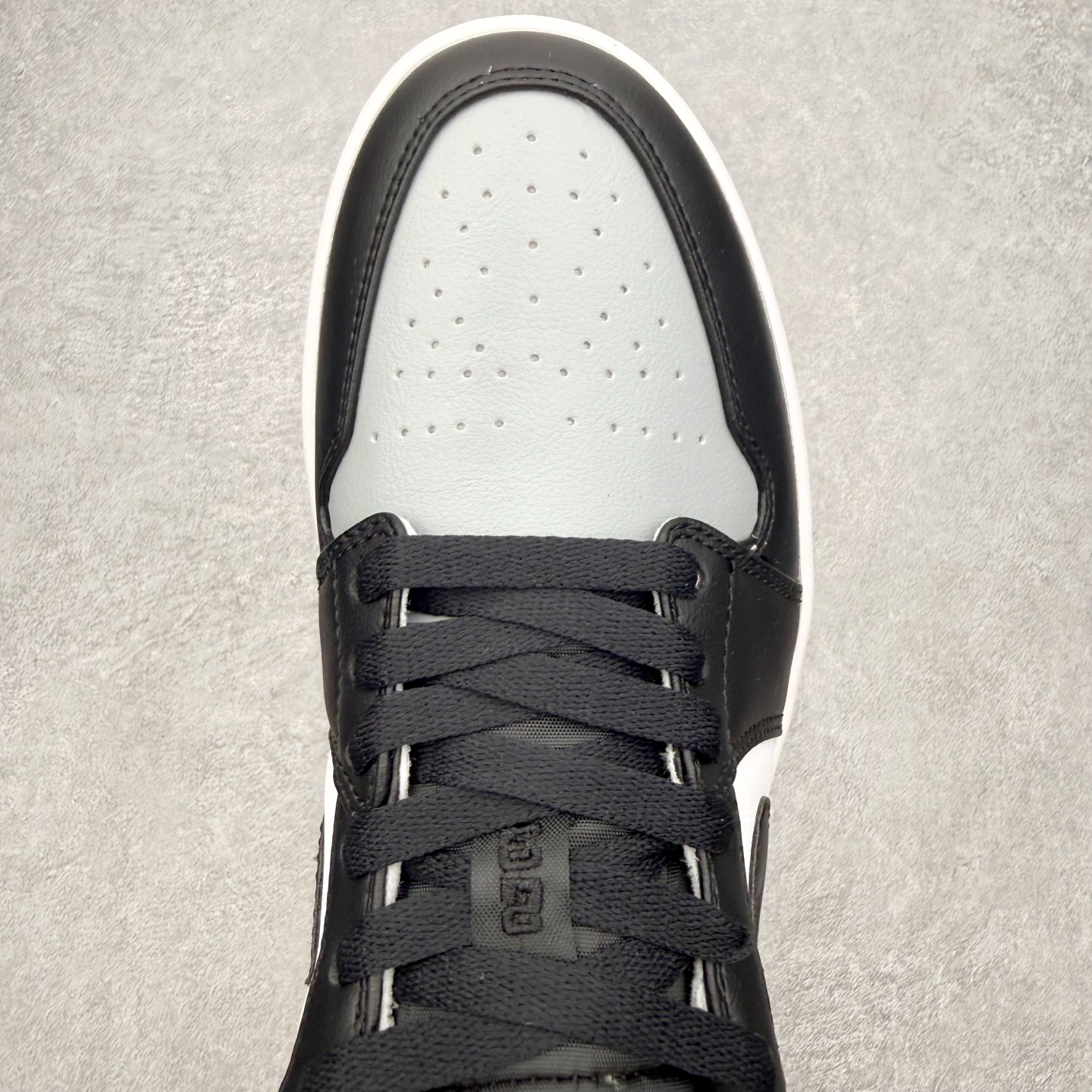 图片[4]-＃MG版 Air Jordan AJ1 Low 低帮系列 超性价比单品 平台直播间特供 百分百全新货品 零氧化发霉 给足利润空间操作 超乎所想的高性价比 原装楦头纸板开发 完美鞋型 超高清洁度 鞋型不臃肿别扭 原厂内置全掌气垫 A模大底 鞋舌AJ原厂专用牛津布 AJ专用反口珍珠布 原厂无杂质高弹内里海棉 特殊封边弹力鞋带 原鞋开模 拒绝公底 购置公司同步原材料 都有细节原汁原味 忠于原版 尺码：36 36.5 37.5 38 38.5 39 40 40.5 41 42 42.5 43 44 44.5 45 46-选品中心