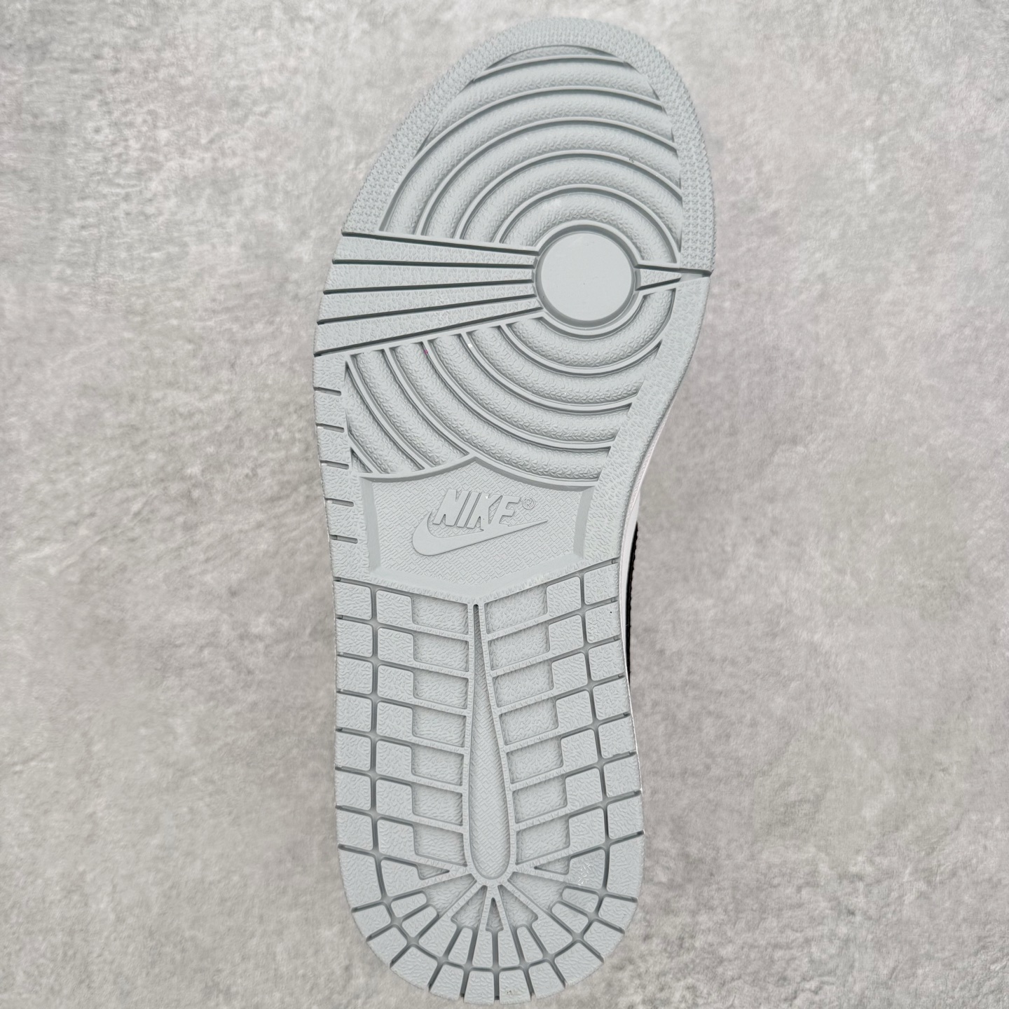 图片[9]-＃MG版 Air Jordan AJ1 Low 低帮系列 超性价比单品 平台直播间特供 百分百全新货品 零氧化发霉 给足利润空间操作 超乎所想的高性价比 原装楦头纸板开发 完美鞋型 超高清洁度 鞋型不臃肿别扭 原厂内置全掌气垫 A模大底 鞋舌AJ原厂专用牛津布 AJ专用反口珍珠布 原厂无杂质高弹内里海棉 特殊封边弹力鞋带 原鞋开模 拒绝公底 购置公司同步原材料 都有细节原汁原味 忠于原版 尺码：36 36.5 37.5 38 38.5 39 40 40.5 41 42 42.5 43 44 44.5 45 46-选品中心