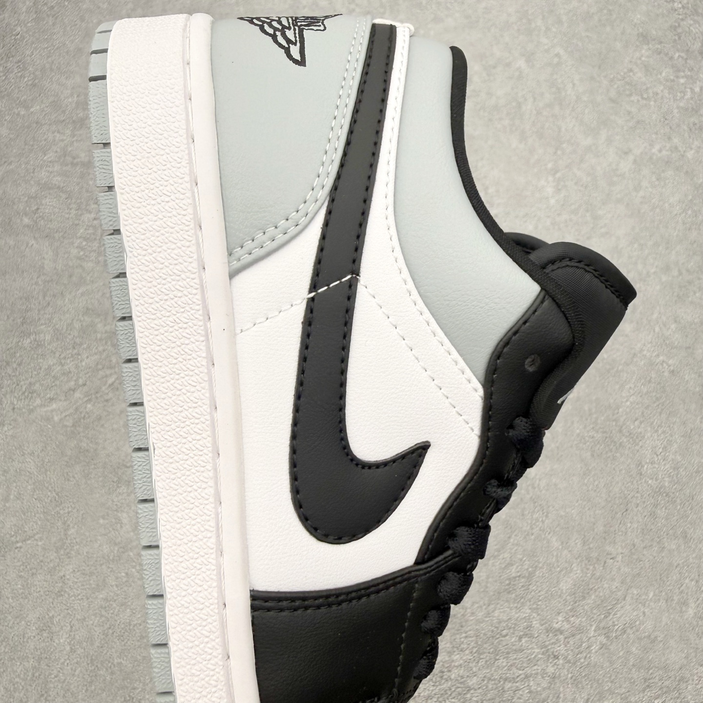 图片[6]-＃MG版 Air Jordan AJ1 Low 低帮系列 超性价比单品 平台直播间特供 百分百全新货品 零氧化发霉 给足利润空间操作 超乎所想的高性价比 原装楦头纸板开发 完美鞋型 超高清洁度 鞋型不臃肿别扭 原厂内置全掌气垫 A模大底 鞋舌AJ原厂专用牛津布 AJ专用反口珍珠布 原厂无杂质高弹内里海棉 特殊封边弹力鞋带 原鞋开模 拒绝公底 购置公司同步原材料 都有细节原汁原味 忠于原版 尺码：36 36.5 37.5 38 38.5 39 40 40.5 41 42 42.5 43 44 44.5 45 46-选品中心