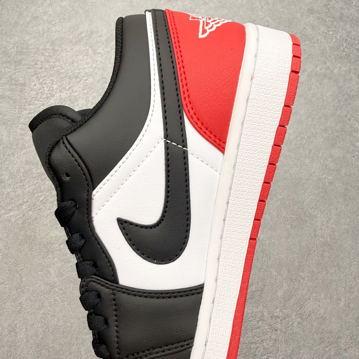 图片[7]-＃MG版 Air Jordan AJ1 Low 低帮系列 超性价比单品 平台直播间特供 百分百全新货品 零氧化发霉 给足利润空间操作 超乎所想的高性价比 原装楦头纸板开发 完美鞋型 超高清洁度 鞋型不臃肿别扭 原厂内置全掌气垫 A模大底 鞋舌AJ原厂专用牛津布 AJ专用反口珍珠布 原厂无杂质高弹内里海棉 特殊封边弹力鞋带 原鞋开模 拒绝公底 购置公司同步原材料 都有细节原汁原味 忠于原版 尺码：36 36.5 37.5 38 38.5 39 40 40.5 41 42 42.5 43 44 44.5 45 46-选品中心