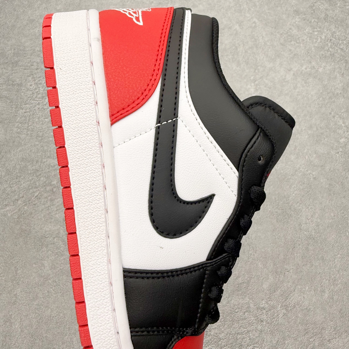 图片[6]-＃MG版 Air Jordan AJ1 Low 低帮系列 超性价比单品 平台直播间特供 百分百全新货品 零氧化发霉 给足利润空间操作 超乎所想的高性价比 原装楦头纸板开发 完美鞋型 超高清洁度 鞋型不臃肿别扭 原厂内置全掌气垫 A模大底 鞋舌AJ原厂专用牛津布 AJ专用反口珍珠布 原厂无杂质高弹内里海棉 特殊封边弹力鞋带 原鞋开模 拒绝公底 购置公司同步原材料 都有细节原汁原味 忠于原版 尺码：36 36.5 37.5 38 38.5 39 40 40.5 41 42 42.5 43 44 44.5 45 46-选品中心