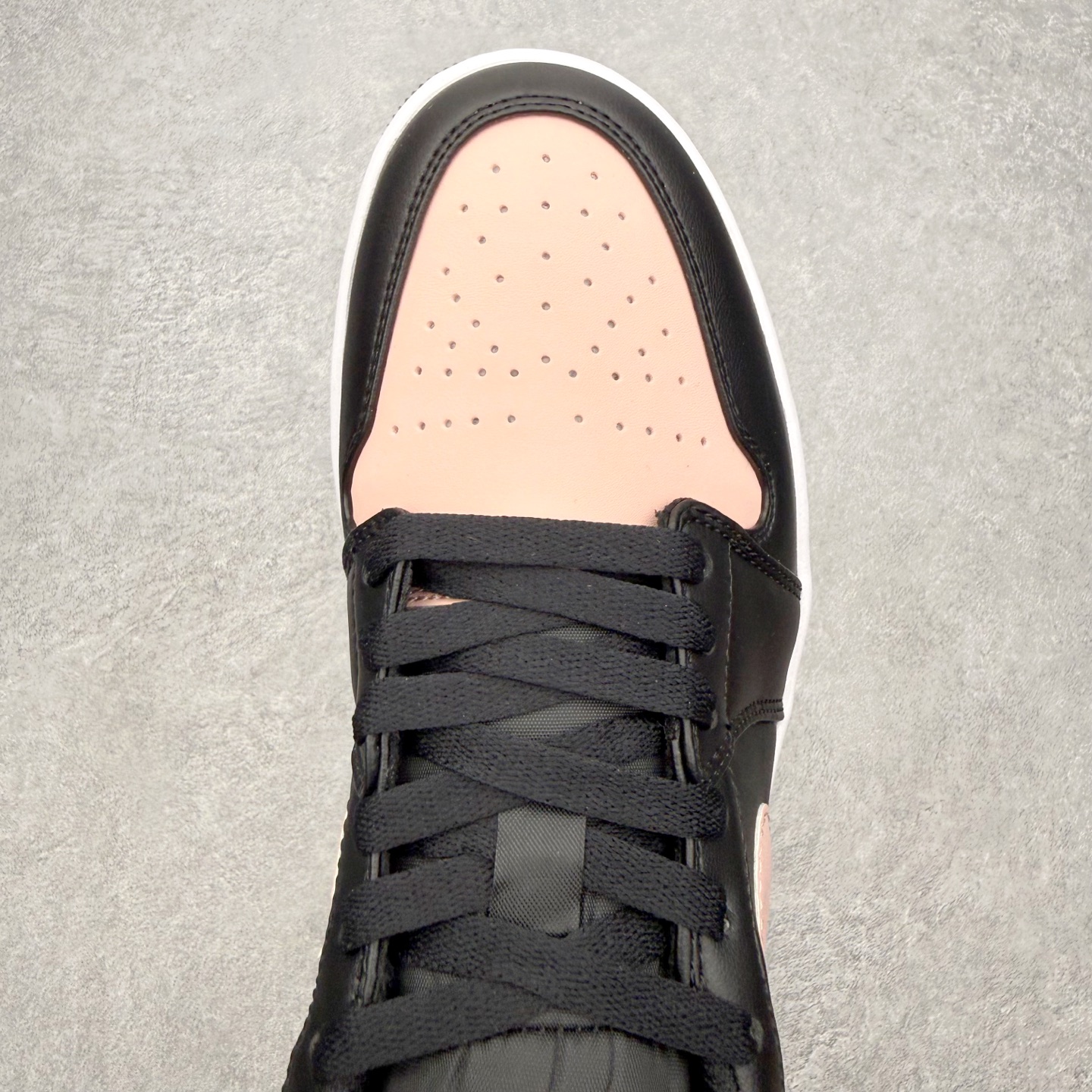 图片[4]-＃MG版 Air Jordan AJ1 Low 低帮系列 超性价比单品 平台直播间特供 百分百全新货品 零氧化发霉 给足利润空间操作 超乎所想的高性价比 原装楦头纸板开发 完美鞋型 超高清洁度 鞋型不臃肿别扭 原厂内置全掌气垫 A模大底 鞋舌AJ原厂专用牛津布 AJ专用反口珍珠布 原厂无杂质高弹内里海棉 特殊封边弹力鞋带 原鞋开模 拒绝公底 购置公司同步原材料 都有细节原汁原味 忠于原版 尺码：36 36.5 37.5 38 38.5 39 40 40.5 41 42 42.5 43 44 44.5 45 46-选品中心
