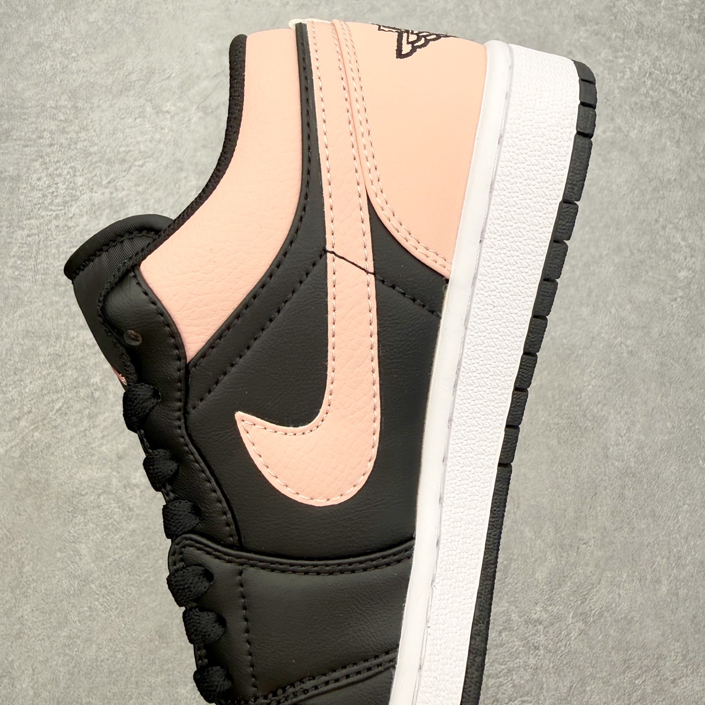 图片[7]-＃MG版 Air Jordan AJ1 Low 低帮系列 超性价比单品 平台直播间特供 百分百全新货品 零氧化发霉 给足利润空间操作 超乎所想的高性价比 原装楦头纸板开发 完美鞋型 超高清洁度 鞋型不臃肿别扭 原厂内置全掌气垫 A模大底 鞋舌AJ原厂专用牛津布 AJ专用反口珍珠布 原厂无杂质高弹内里海棉 特殊封边弹力鞋带 原鞋开模 拒绝公底 购置公司同步原材料 都有细节原汁原味 忠于原版 尺码：36 36.5 37.5 38 38.5 39 40 40.5 41 42 42.5 43 44 44.5 45 46-选品中心