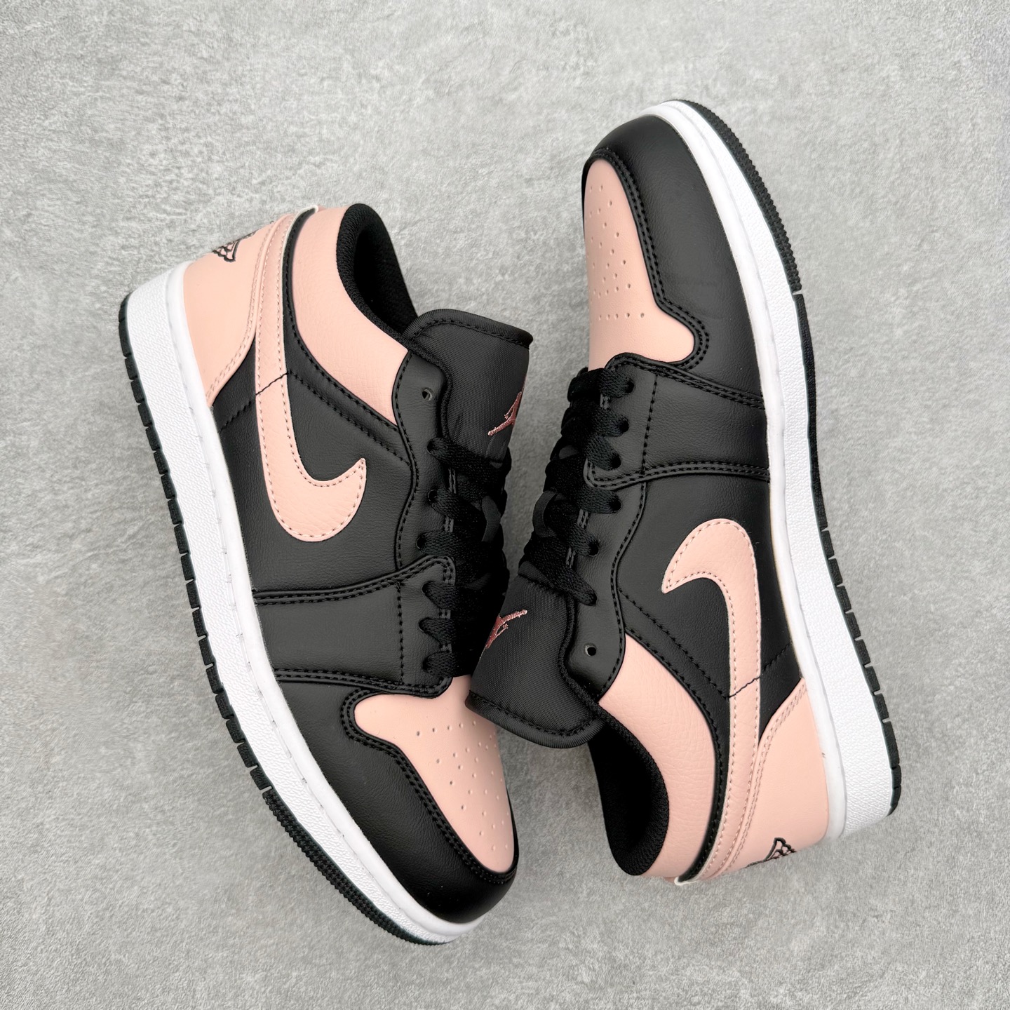 图片[3]-＃MG版 Air Jordan AJ1 Low 低帮系列 超性价比单品 平台直播间特供 百分百全新货品 零氧化发霉 给足利润空间操作 超乎所想的高性价比 原装楦头纸板开发 完美鞋型 超高清洁度 鞋型不臃肿别扭 原厂内置全掌气垫 A模大底 鞋舌AJ原厂专用牛津布 AJ专用反口珍珠布 原厂无杂质高弹内里海棉 特殊封边弹力鞋带 原鞋开模 拒绝公底 购置公司同步原材料 都有细节原汁原味 忠于原版 尺码：36 36.5 37.5 38 38.5 39 40 40.5 41 42 42.5 43 44 44.5 45 46-选品中心