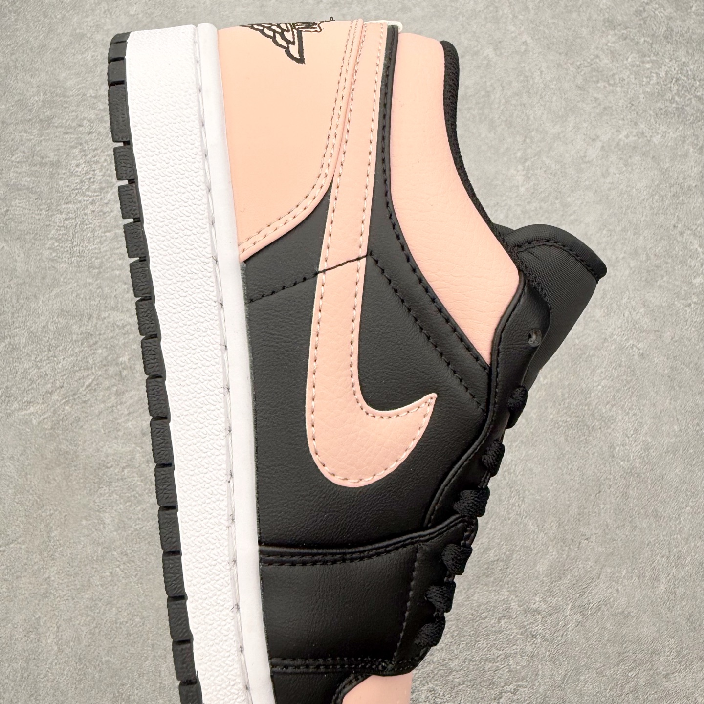 图片[6]-＃MG版 Air Jordan AJ1 Low 低帮系列 超性价比单品 平台直播间特供 百分百全新货品 零氧化发霉 给足利润空间操作 超乎所想的高性价比 原装楦头纸板开发 完美鞋型 超高清洁度 鞋型不臃肿别扭 原厂内置全掌气垫 A模大底 鞋舌AJ原厂专用牛津布 AJ专用反口珍珠布 原厂无杂质高弹内里海棉 特殊封边弹力鞋带 原鞋开模 拒绝公底 购置公司同步原材料 都有细节原汁原味 忠于原版 尺码：36 36.5 37.5 38 38.5 39 40 40.5 41 42 42.5 43 44 44.5 45 46-选品中心