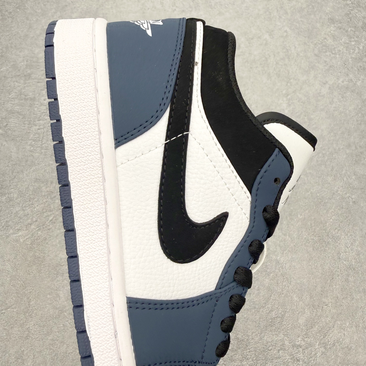 图片[6]-＃MG版 Air Jordan AJ1 Low 低帮系列 超性价比单品 平台直播间特供 百分百全新货品 零氧化发霉 给足利润空间操作 超乎所想的高性价比 原装楦头纸板开发 完美鞋型 超高清洁度 鞋型不臃肿别扭 原厂内置全掌气垫 A模大底 鞋舌AJ原厂专用牛津布 AJ专用反口珍珠布 原厂无杂质高弹内里海棉 特殊封边弹力鞋带 原鞋开模 拒绝公底 购置公司同步原材料 都有细节原汁原味 忠于原版 尺码：36 36.5 37.5 38 38.5 39 40 40.5 41 42 42.5 43 44 44.5 45 46-选品中心