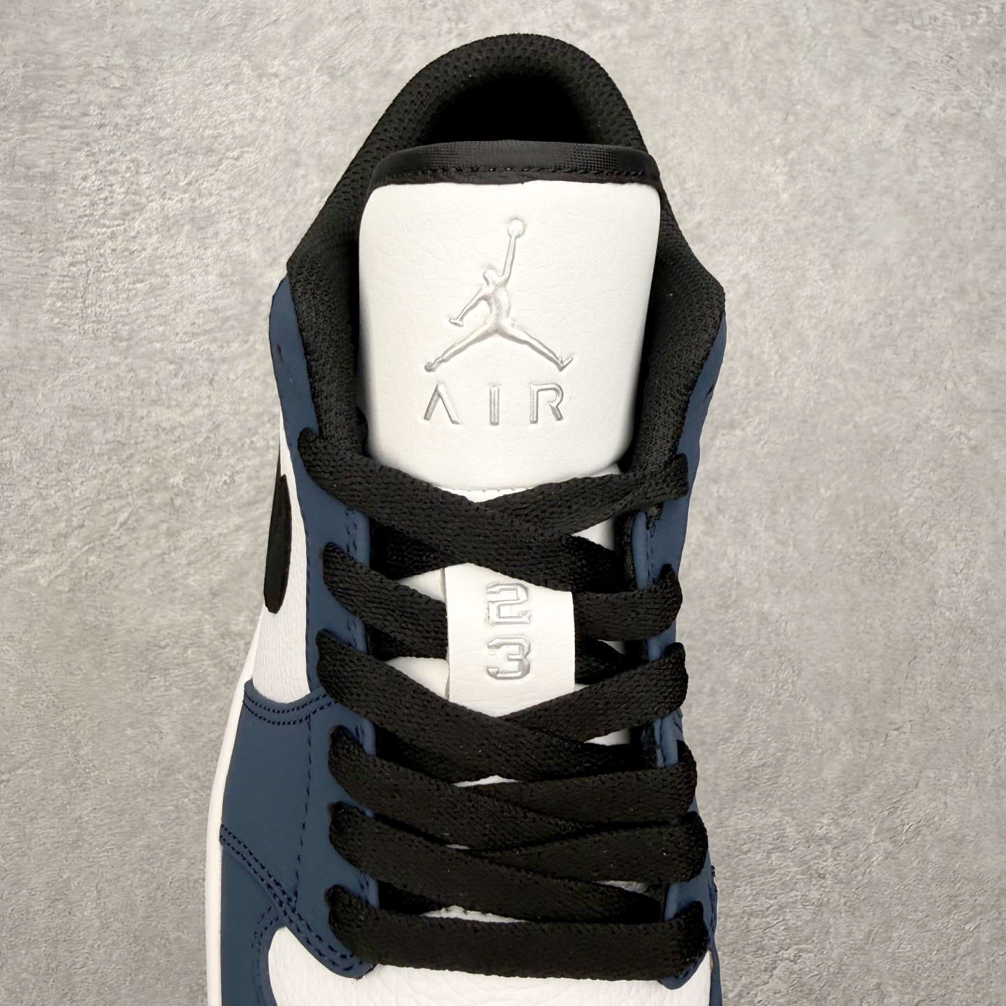 图片[5]-＃MG版 Air Jordan AJ1 Low 低帮系列 超性价比单品 平台直播间特供 百分百全新货品 零氧化发霉 给足利润空间操作 超乎所想的高性价比 原装楦头纸板开发 完美鞋型 超高清洁度 鞋型不臃肿别扭 原厂内置全掌气垫 A模大底 鞋舌AJ原厂专用牛津布 AJ专用反口珍珠布 原厂无杂质高弹内里海棉 特殊封边弹力鞋带 原鞋开模 拒绝公底 购置公司同步原材料 都有细节原汁原味 忠于原版 尺码：36 36.5 37.5 38 38.5 39 40 40.5 41 42 42.5 43 44 44.5 45 46-选品中心