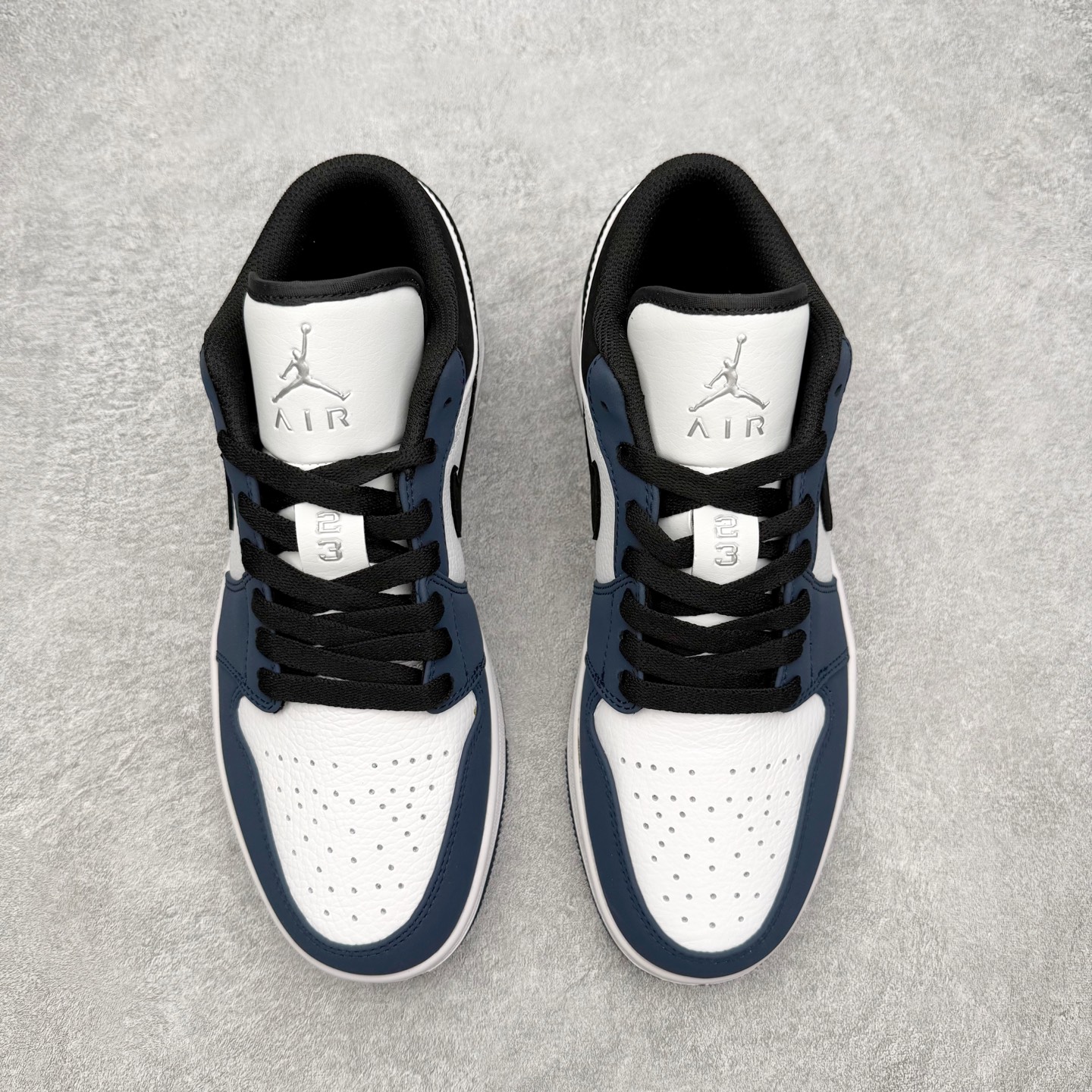 图片[2]-＃MG版 Air Jordan AJ1 Low 低帮系列 超性价比单品 平台直播间特供 百分百全新货品 零氧化发霉 给足利润空间操作 超乎所想的高性价比 原装楦头纸板开发 完美鞋型 超高清洁度 鞋型不臃肿别扭 原厂内置全掌气垫 A模大底 鞋舌AJ原厂专用牛津布 AJ专用反口珍珠布 原厂无杂质高弹内里海棉 特殊封边弹力鞋带 原鞋开模 拒绝公底 购置公司同步原材料 都有细节原汁原味 忠于原版 尺码：36 36.5 37.5 38 38.5 39 40 40.5 41 42 42.5 43 44 44.5 45 46-选品中心