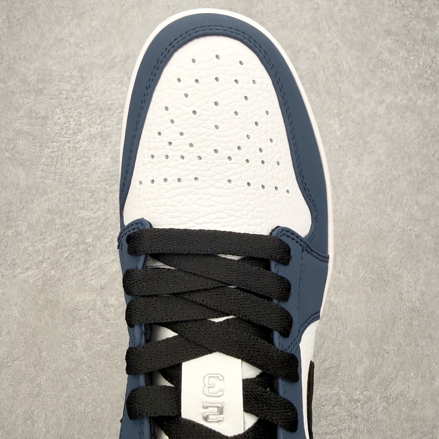图片[4]-＃MG版 Air Jordan AJ1 Low 低帮系列 超性价比单品 平台直播间特供 百分百全新货品 零氧化发霉 给足利润空间操作 超乎所想的高性价比 原装楦头纸板开发 完美鞋型 超高清洁度 鞋型不臃肿别扭 原厂内置全掌气垫 A模大底 鞋舌AJ原厂专用牛津布 AJ专用反口珍珠布 原厂无杂质高弹内里海棉 特殊封边弹力鞋带 原鞋开模 拒绝公底 购置公司同步原材料 都有细节原汁原味 忠于原版 尺码：36 36.5 37.5 38 38.5 39 40 40.5 41 42 42.5 43 44 44.5 45 46-选品中心