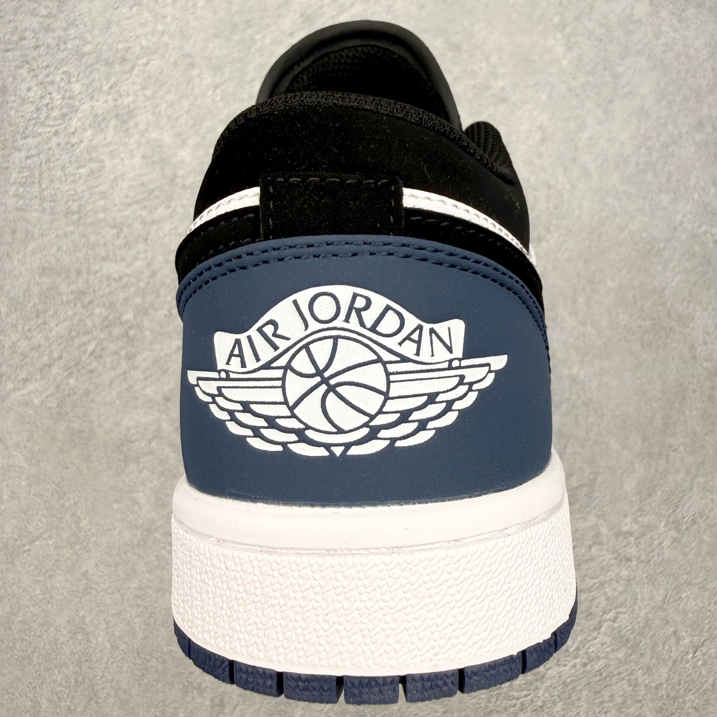 图片[8]-＃MG版 Air Jordan AJ1 Low 低帮系列 超性价比单品 平台直播间特供 百分百全新货品 零氧化发霉 给足利润空间操作 超乎所想的高性价比 原装楦头纸板开发 完美鞋型 超高清洁度 鞋型不臃肿别扭 原厂内置全掌气垫 A模大底 鞋舌AJ原厂专用牛津布 AJ专用反口珍珠布 原厂无杂质高弹内里海棉 特殊封边弹力鞋带 原鞋开模 拒绝公底 购置公司同步原材料 都有细节原汁原味 忠于原版 尺码：36 36.5 37.5 38 38.5 39 40 40.5 41 42 42.5 43 44 44.5 45 46-选品中心