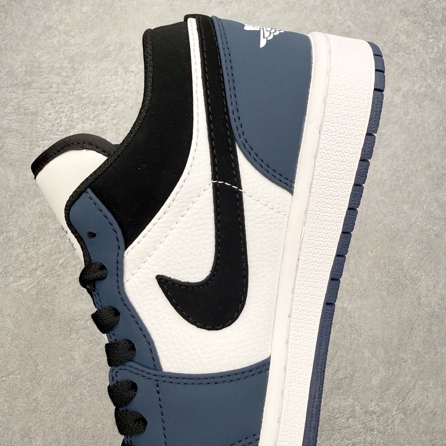 图片[7]-＃MG版 Air Jordan AJ1 Low 低帮系列 超性价比单品 平台直播间特供 百分百全新货品 零氧化发霉 给足利润空间操作 超乎所想的高性价比 原装楦头纸板开发 完美鞋型 超高清洁度 鞋型不臃肿别扭 原厂内置全掌气垫 A模大底 鞋舌AJ原厂专用牛津布 AJ专用反口珍珠布 原厂无杂质高弹内里海棉 特殊封边弹力鞋带 原鞋开模 拒绝公底 购置公司同步原材料 都有细节原汁原味 忠于原版 尺码：36 36.5 37.5 38 38.5 39 40 40.5 41 42 42.5 43 44 44.5 45 46-选品中心